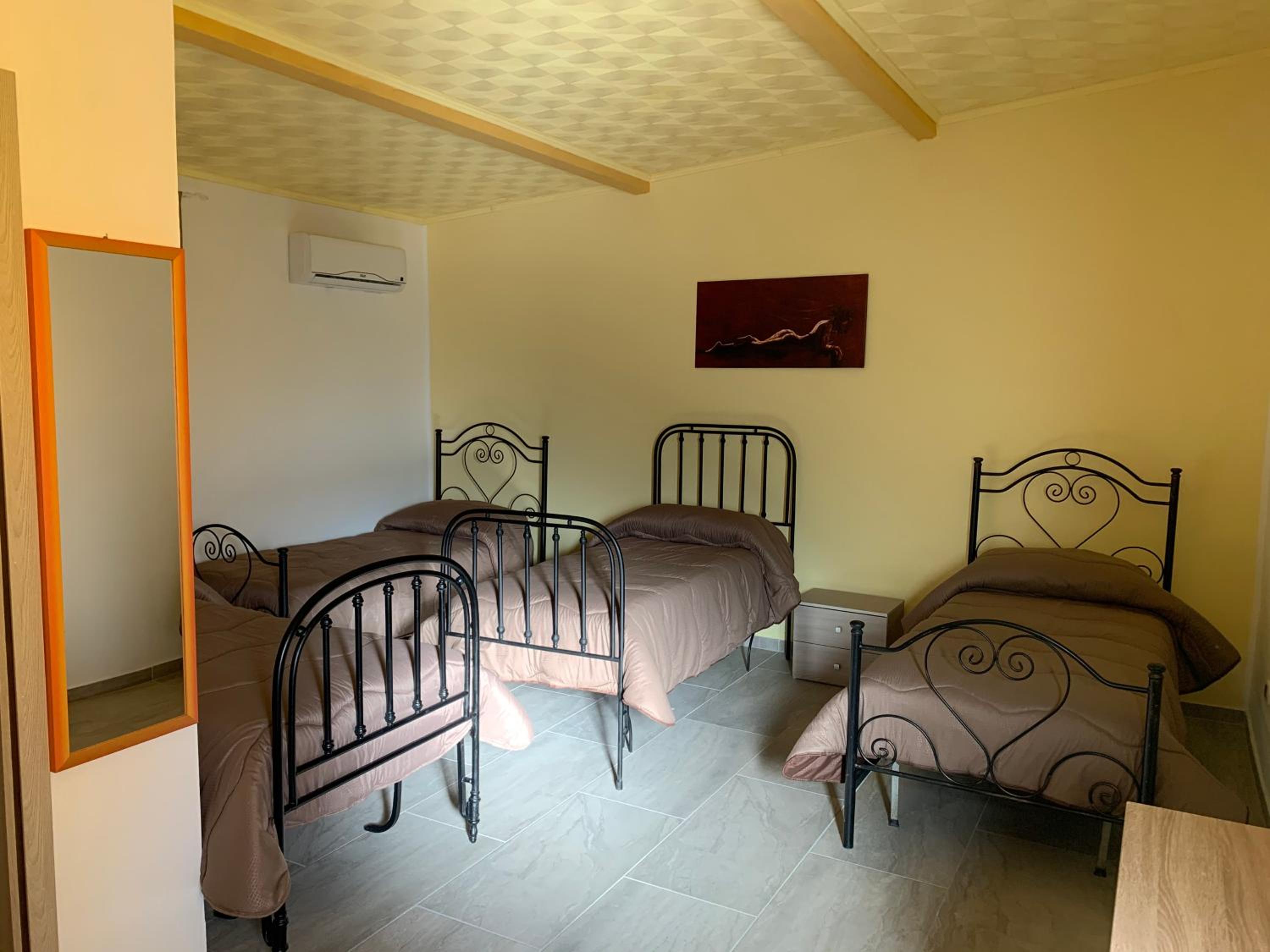 Quadruple Room - Photo 1