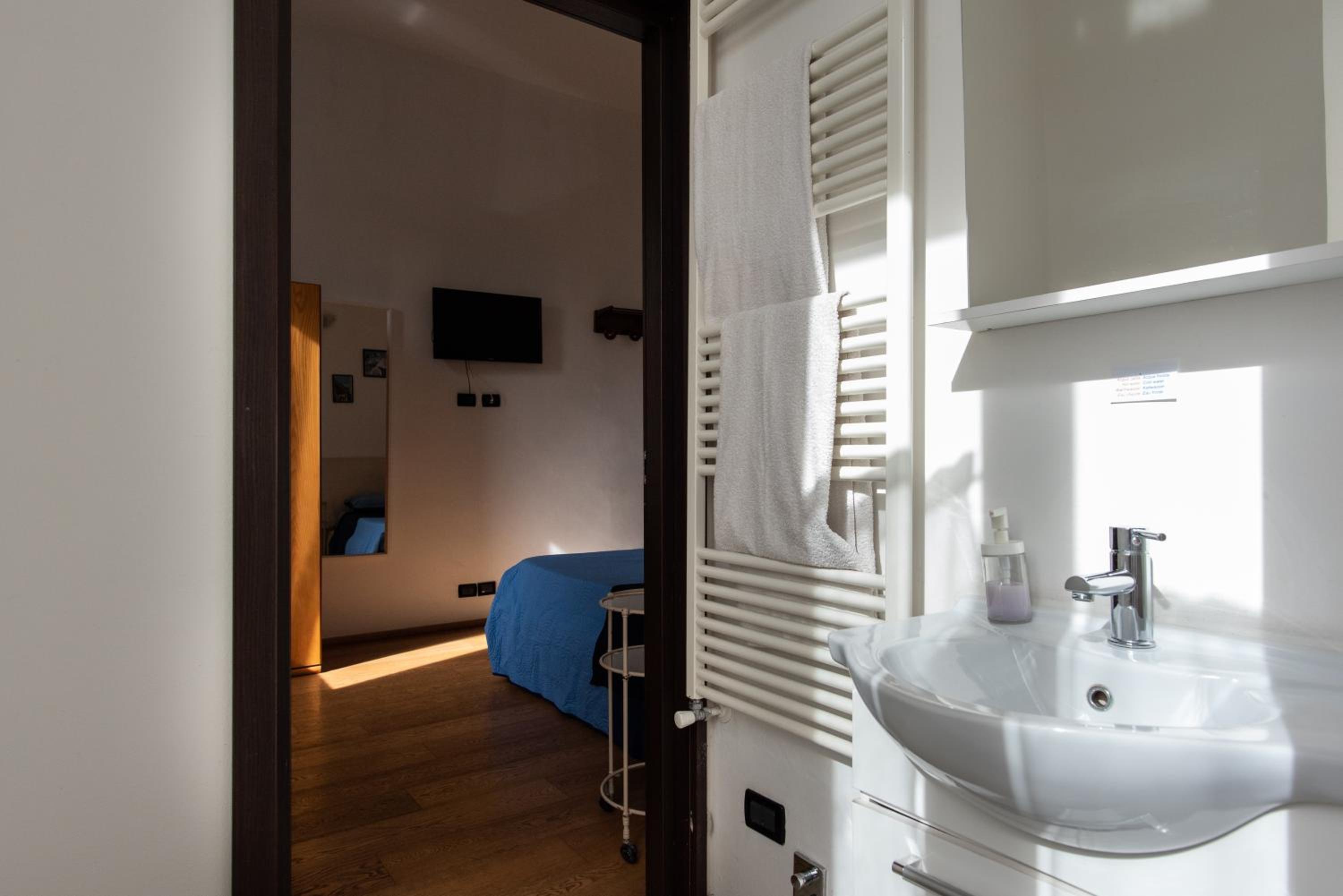 Double Room - Photo 32