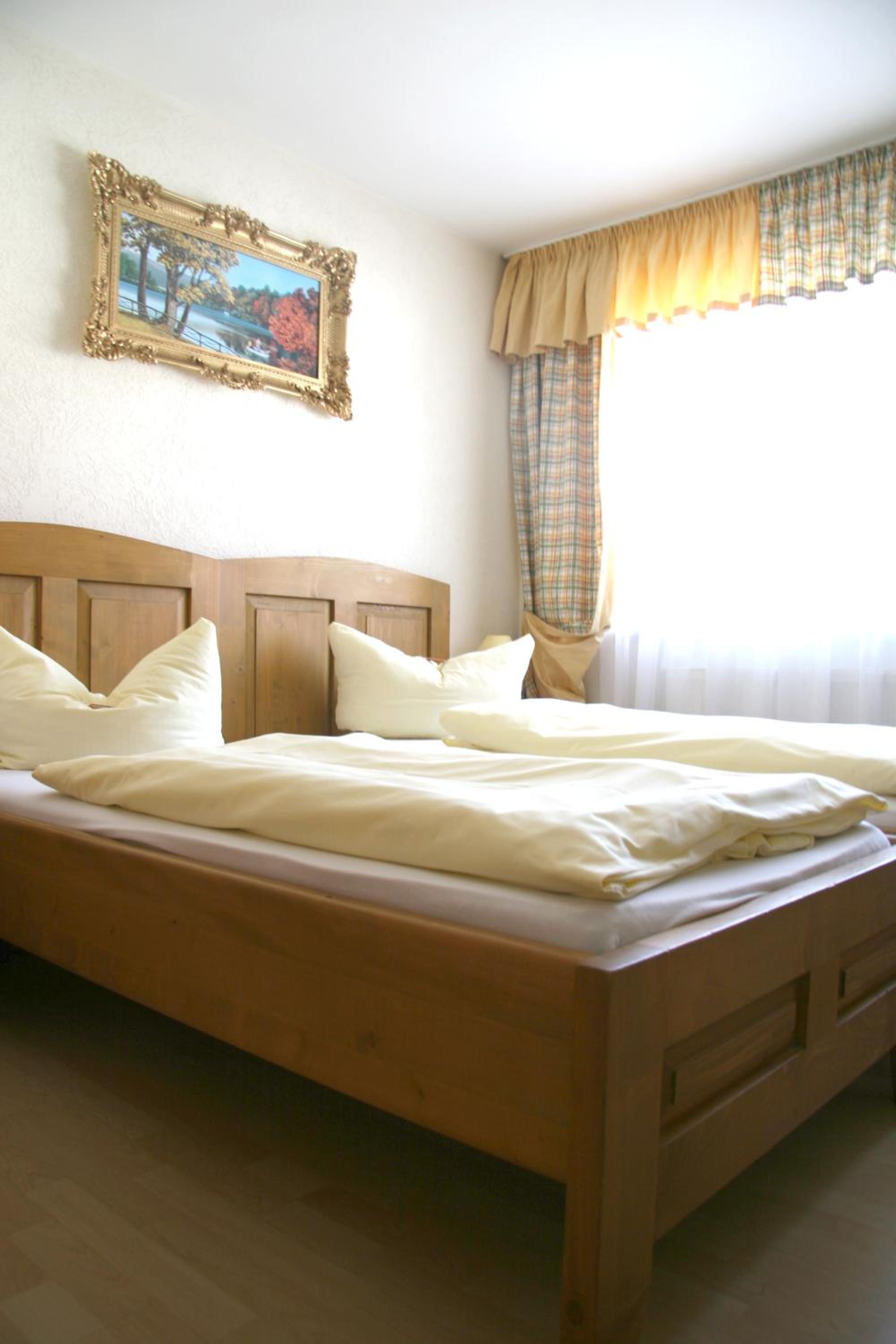 Standard Double Room with Shower - Photo 4