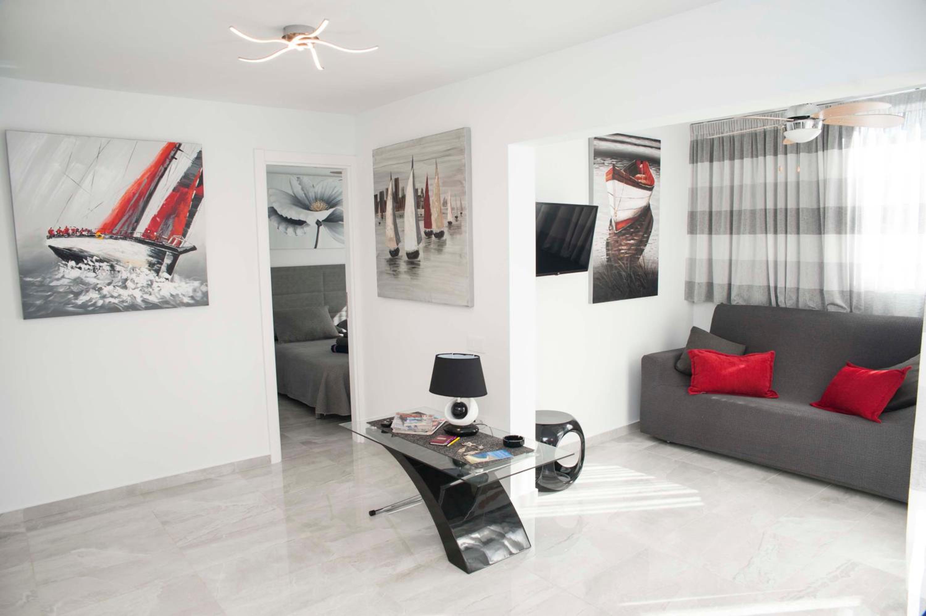 One-Bedroom Apartment photo 3