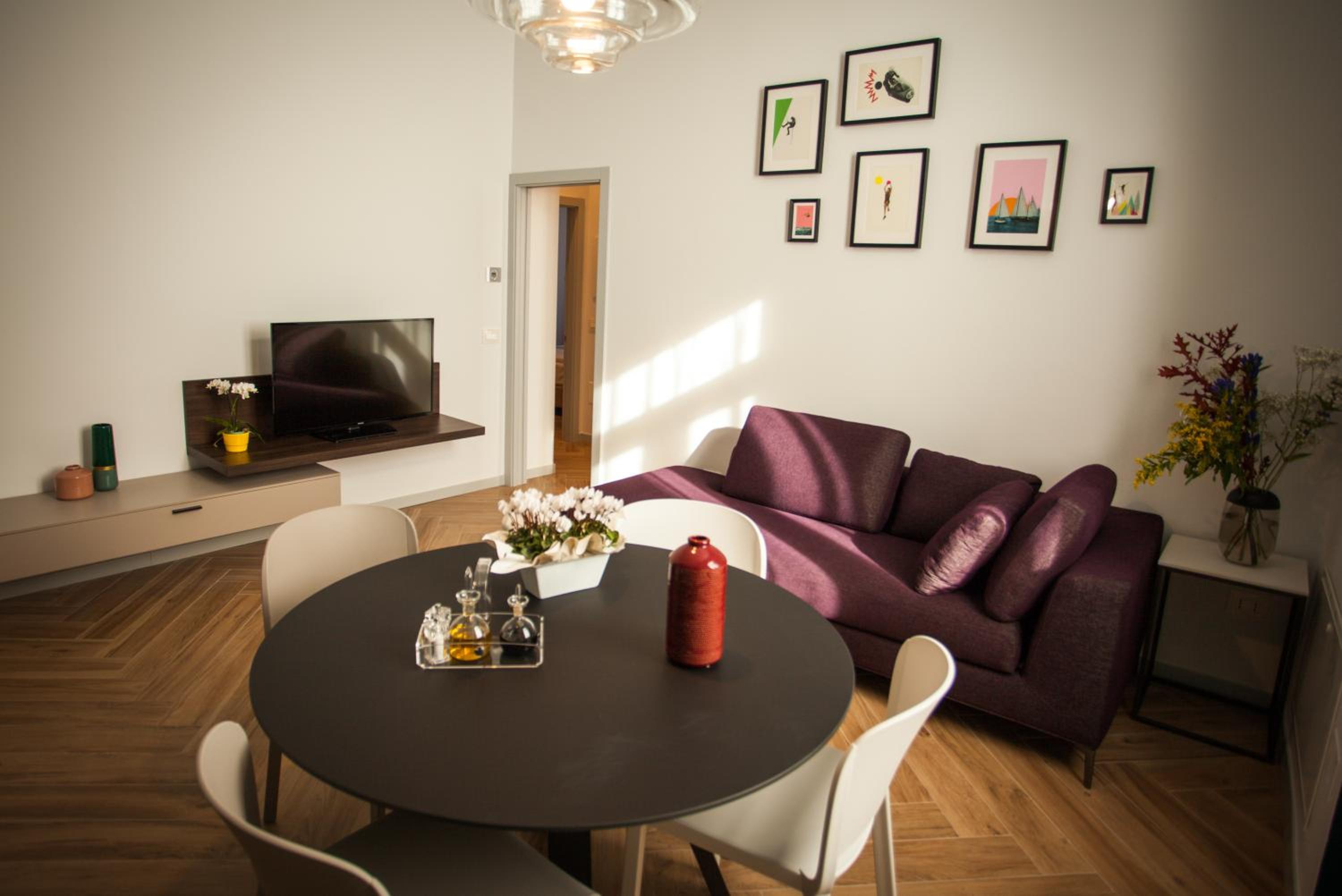 Apartment with Balcony photo 1