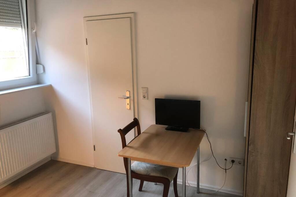 Single Room with Private Bathroom photo 2