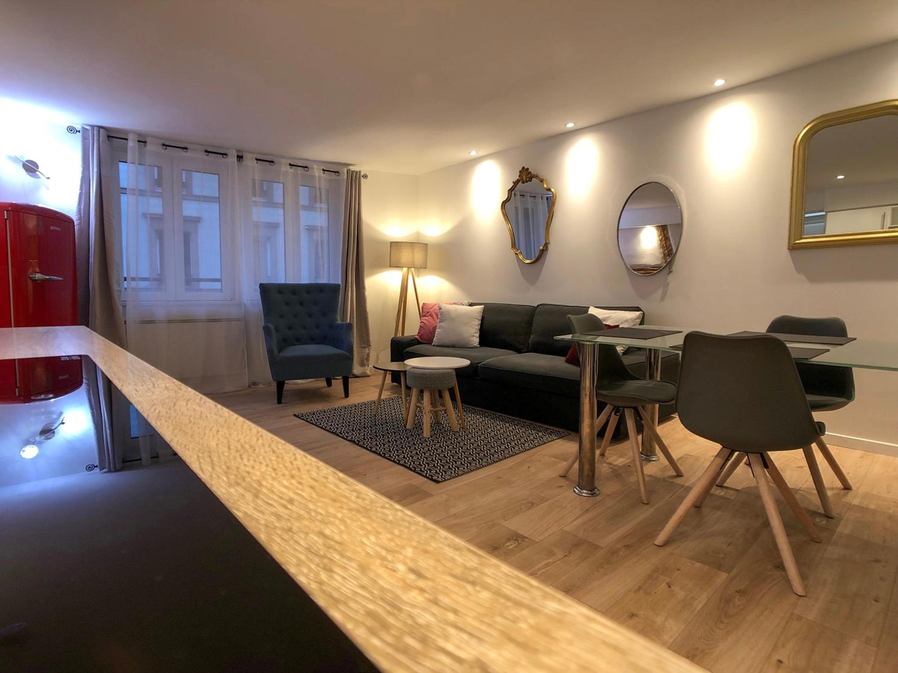 Deluxe Apartment - Photo 9