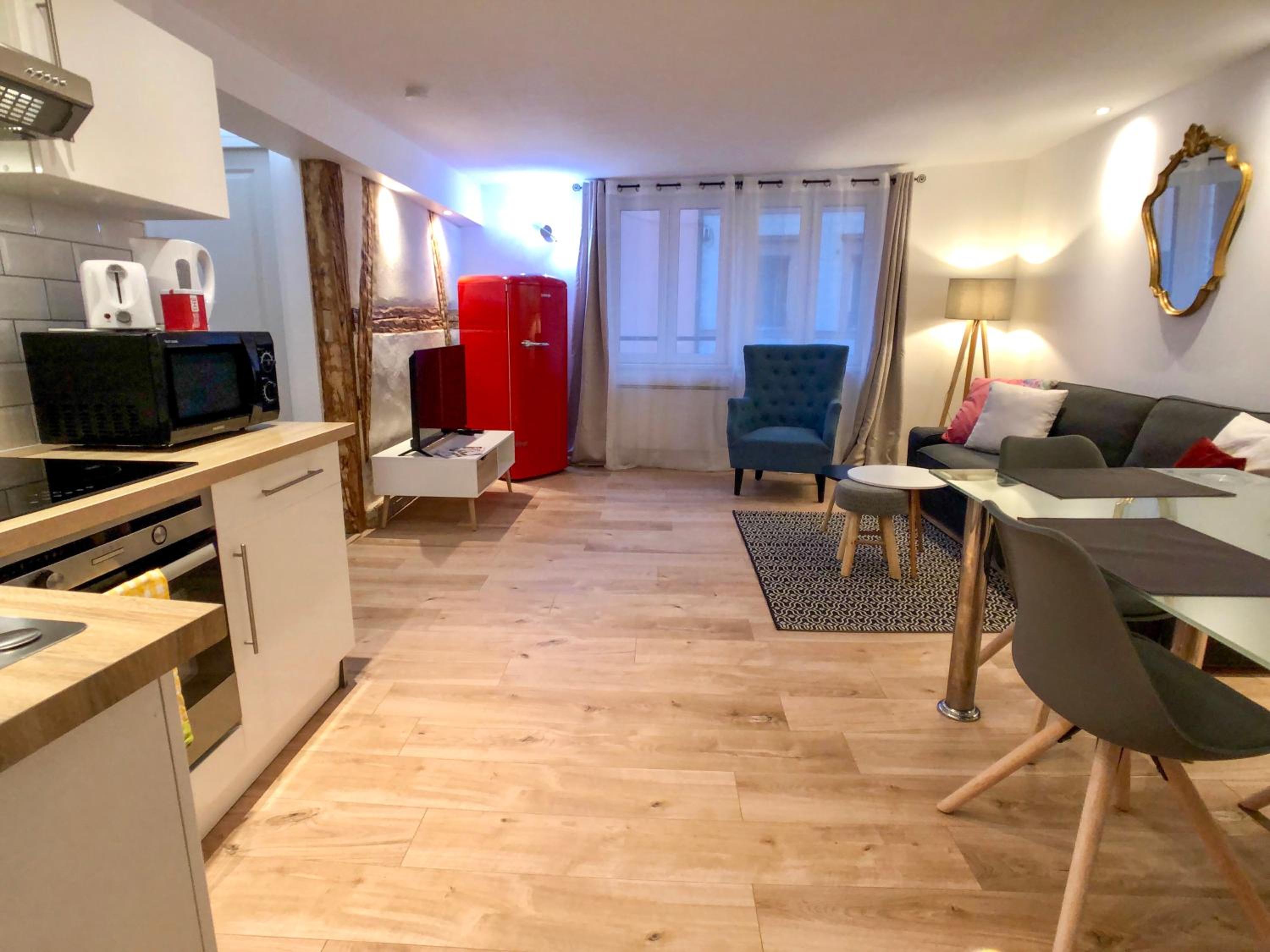 Deluxe Apartment - Photo 2