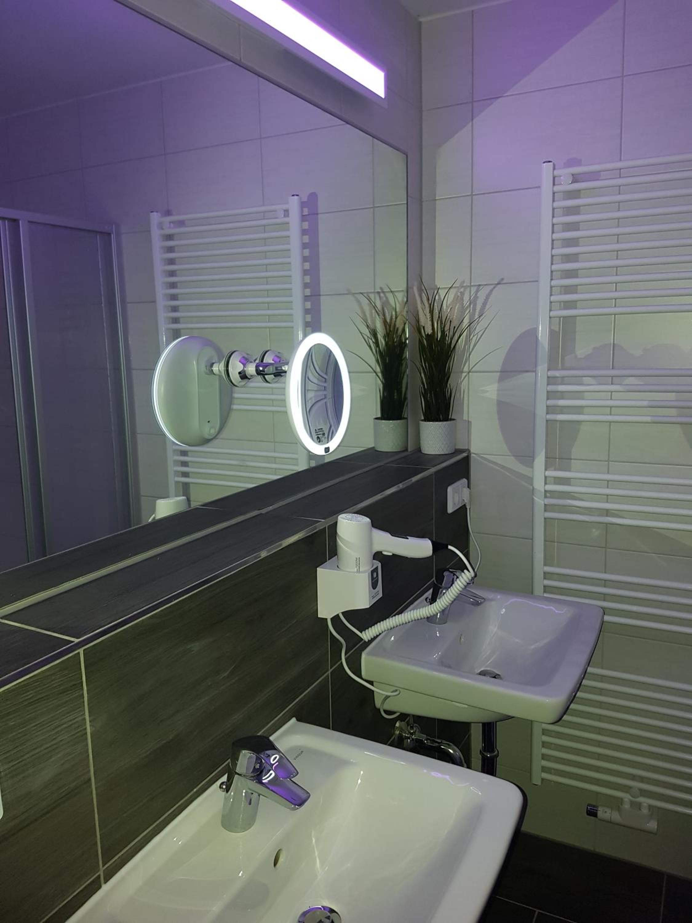 Deluxe Double Room with Shower photo 3