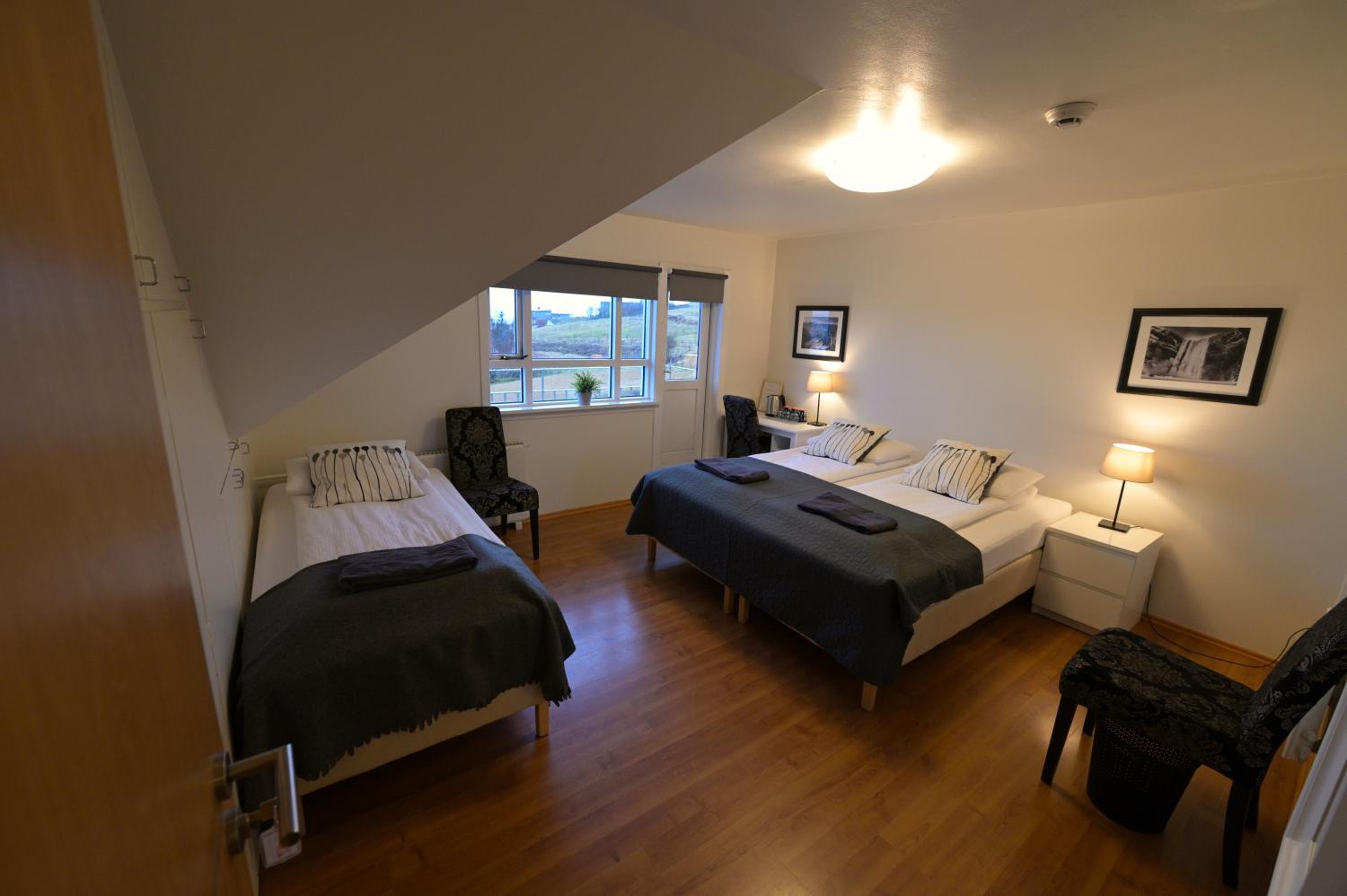 Basic Triple Room with Shared Bathroom photo 1