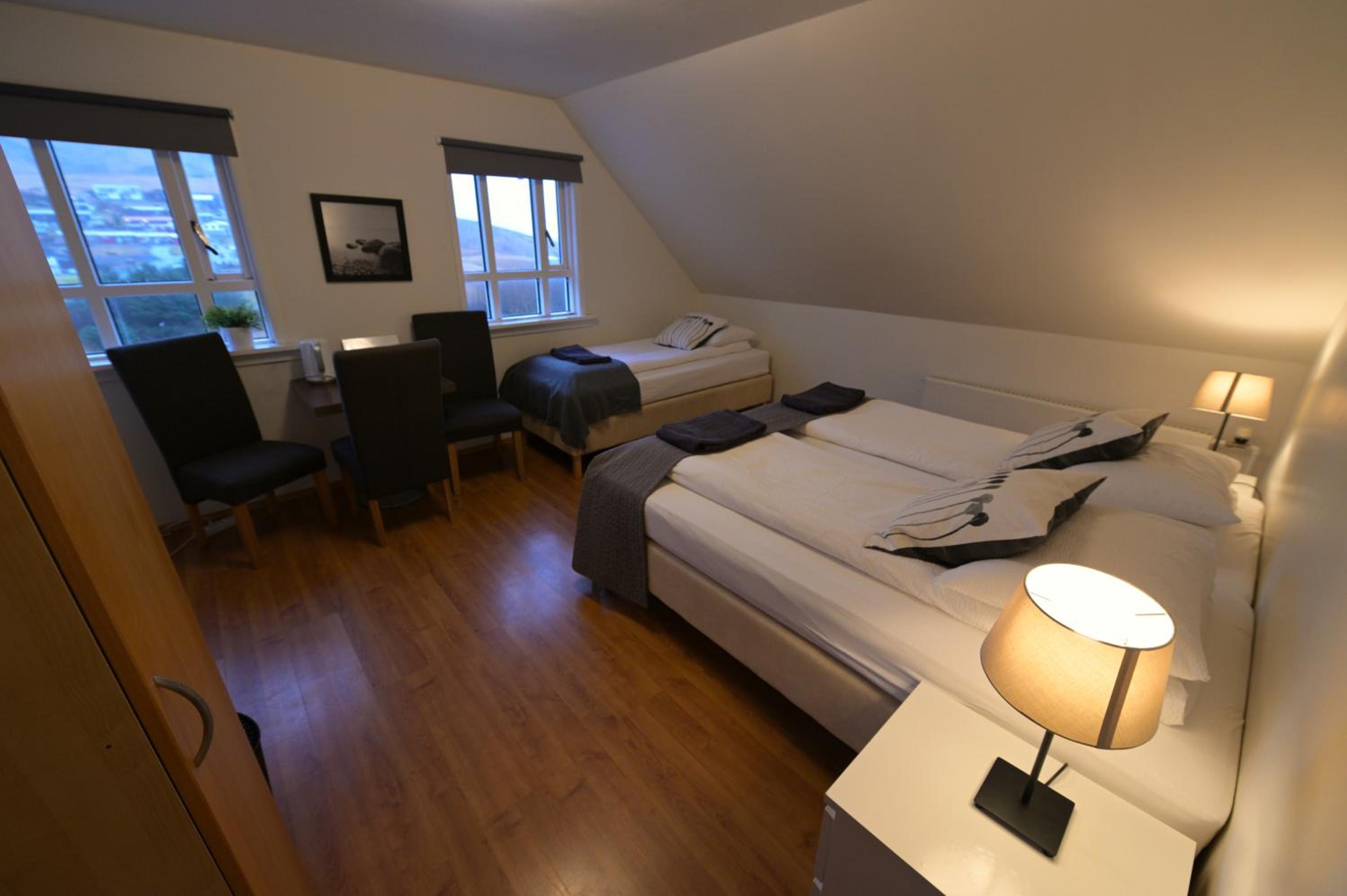 Basic Triple Room with Shared Bathroom photo 1