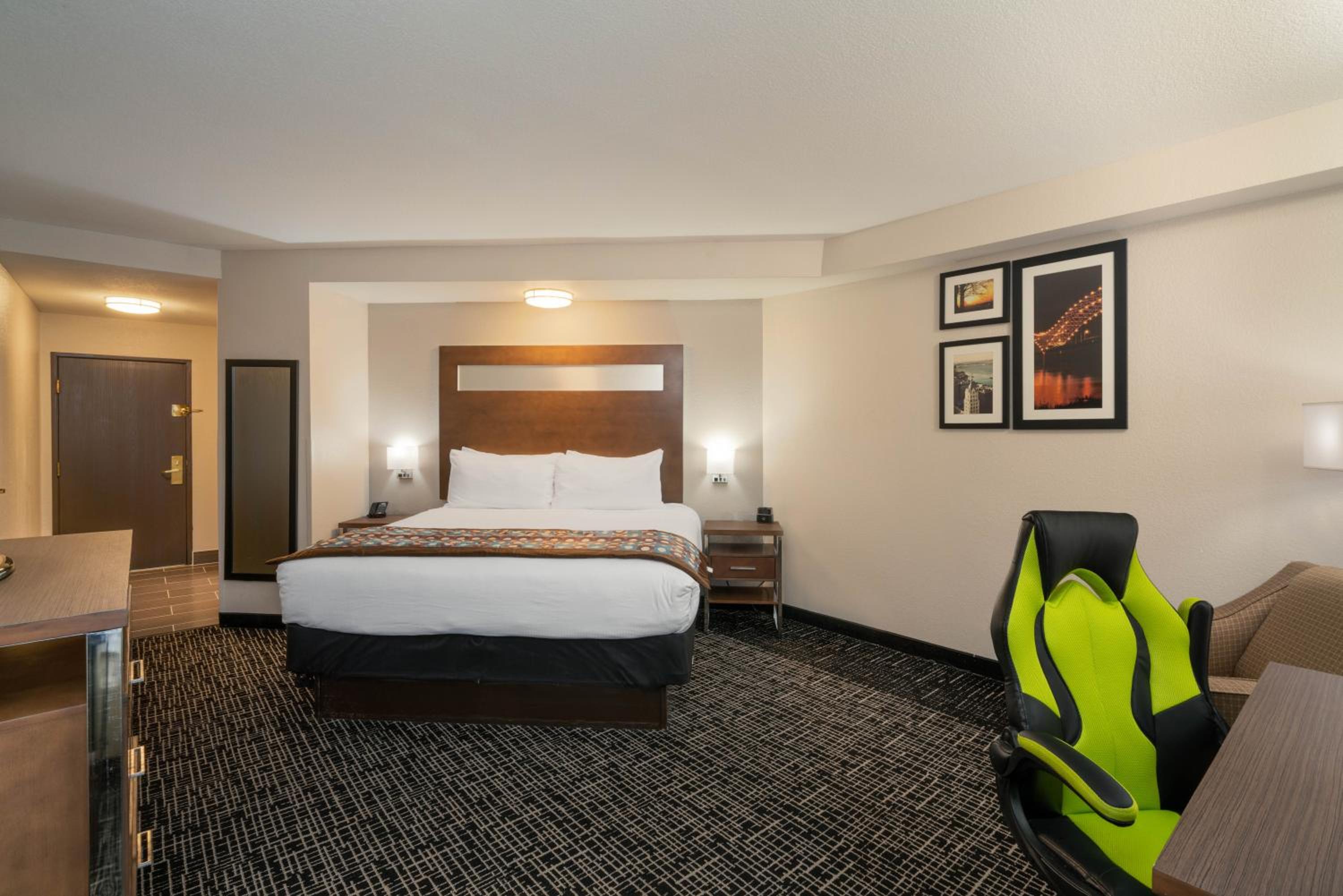 King Room - Non-Smoking - Photo 4