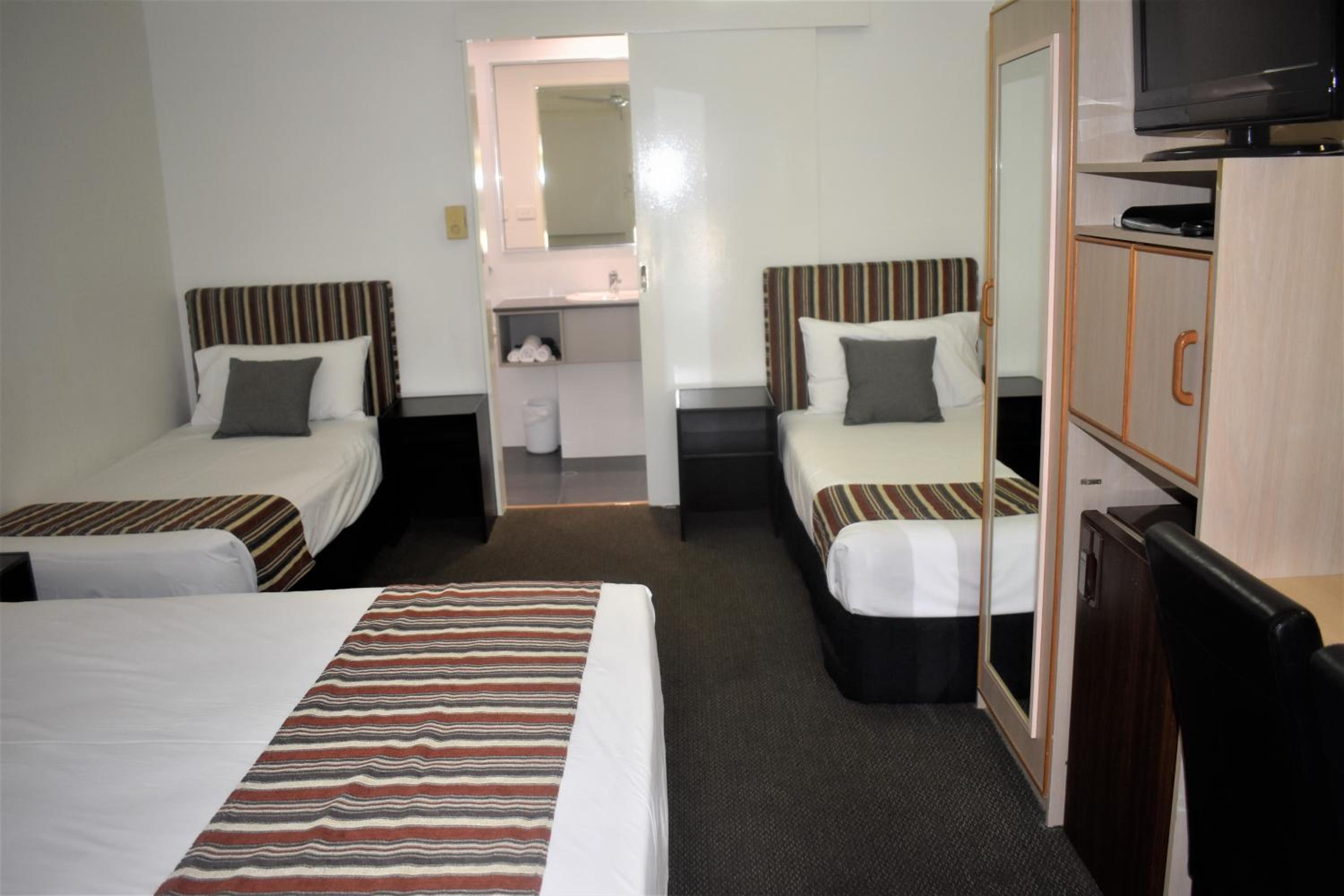 Quadruple Room - Photo 3