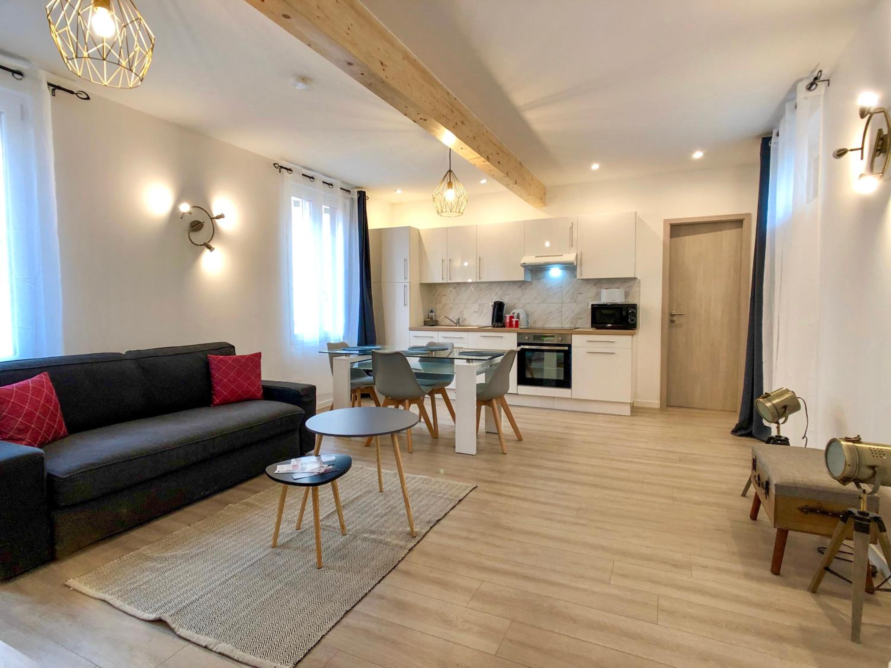 Deluxe Apartment - Photo 2