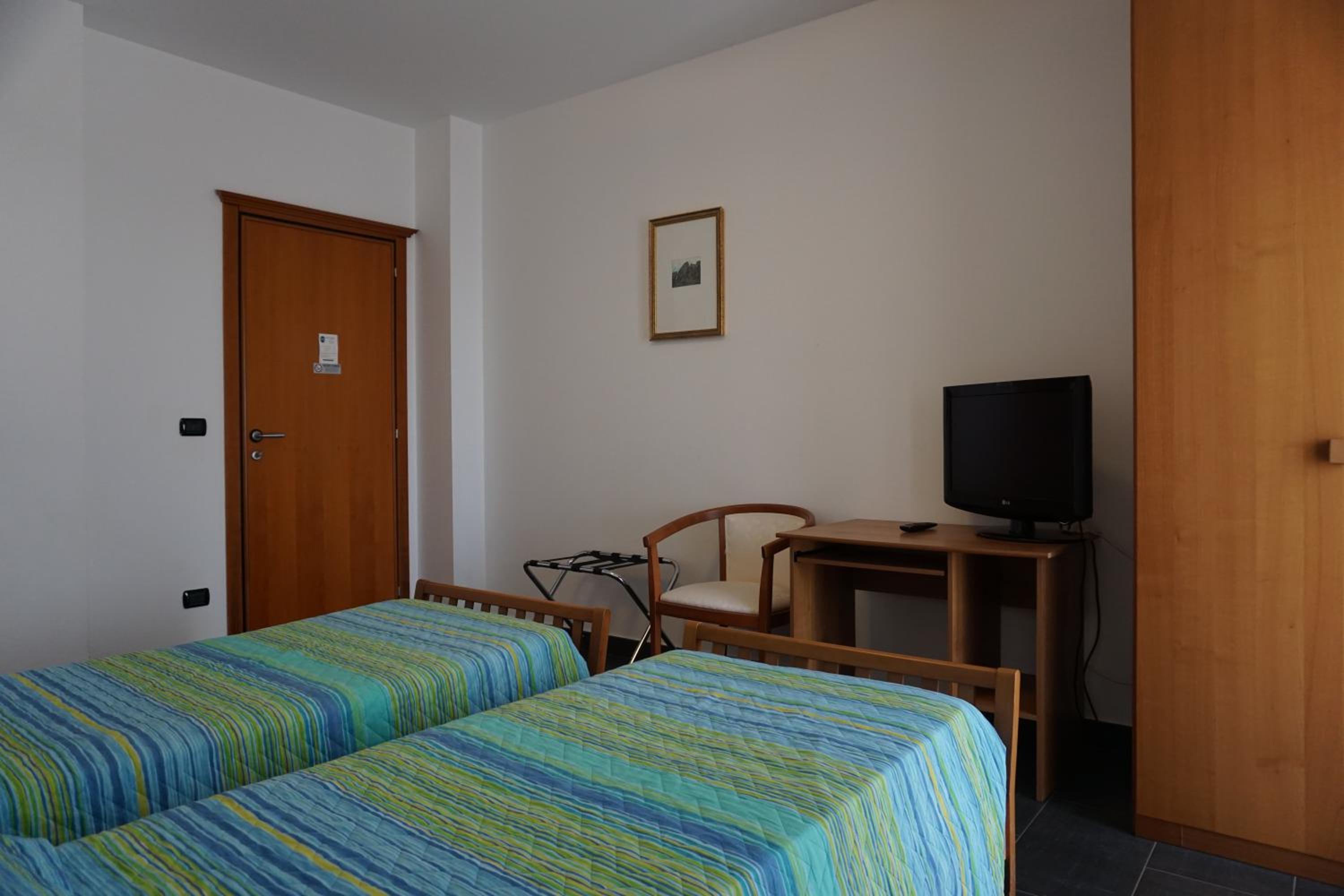 Twin Room with Private External Bathroom photo 1