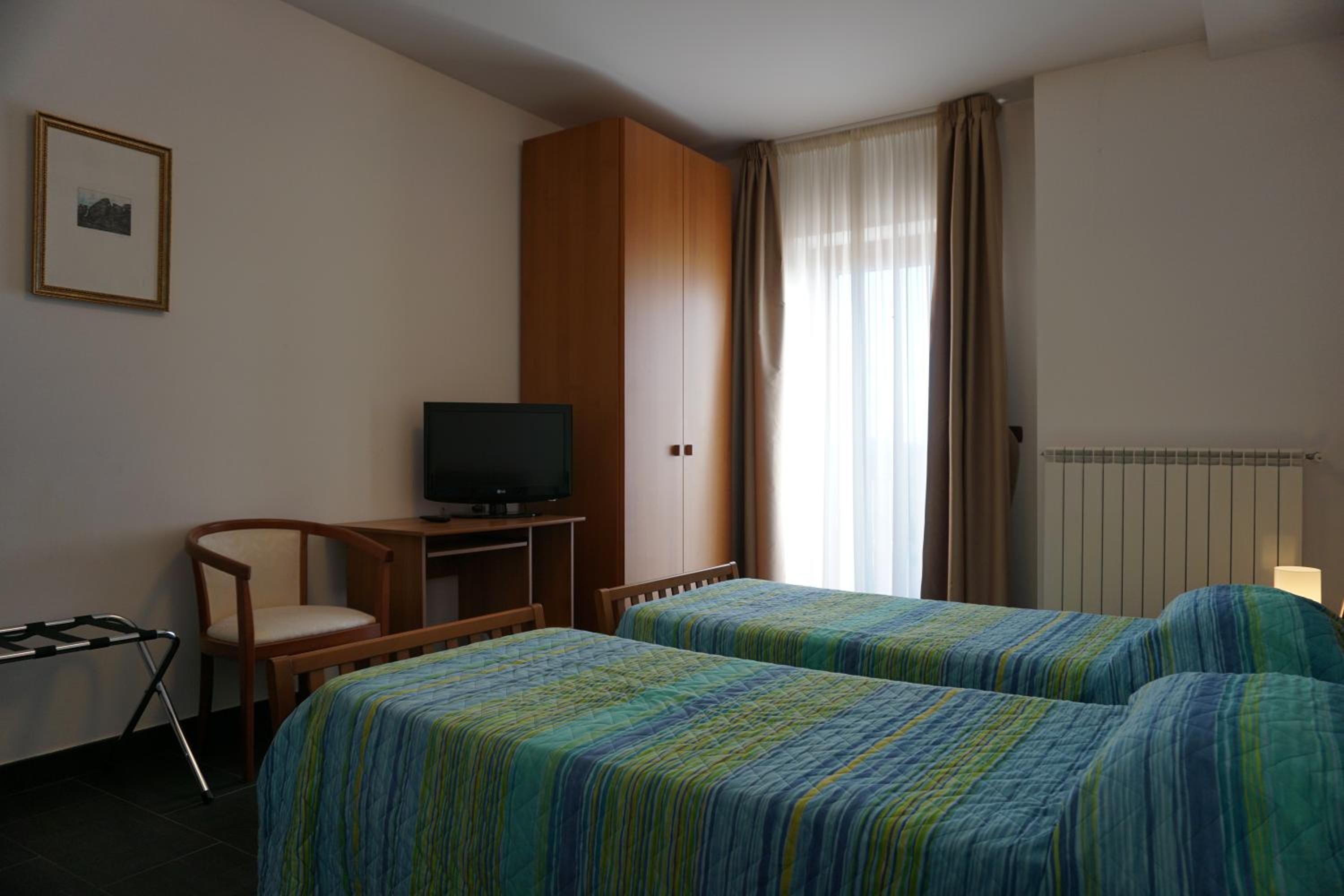 Twin Room with Private External Bathroom photo 3