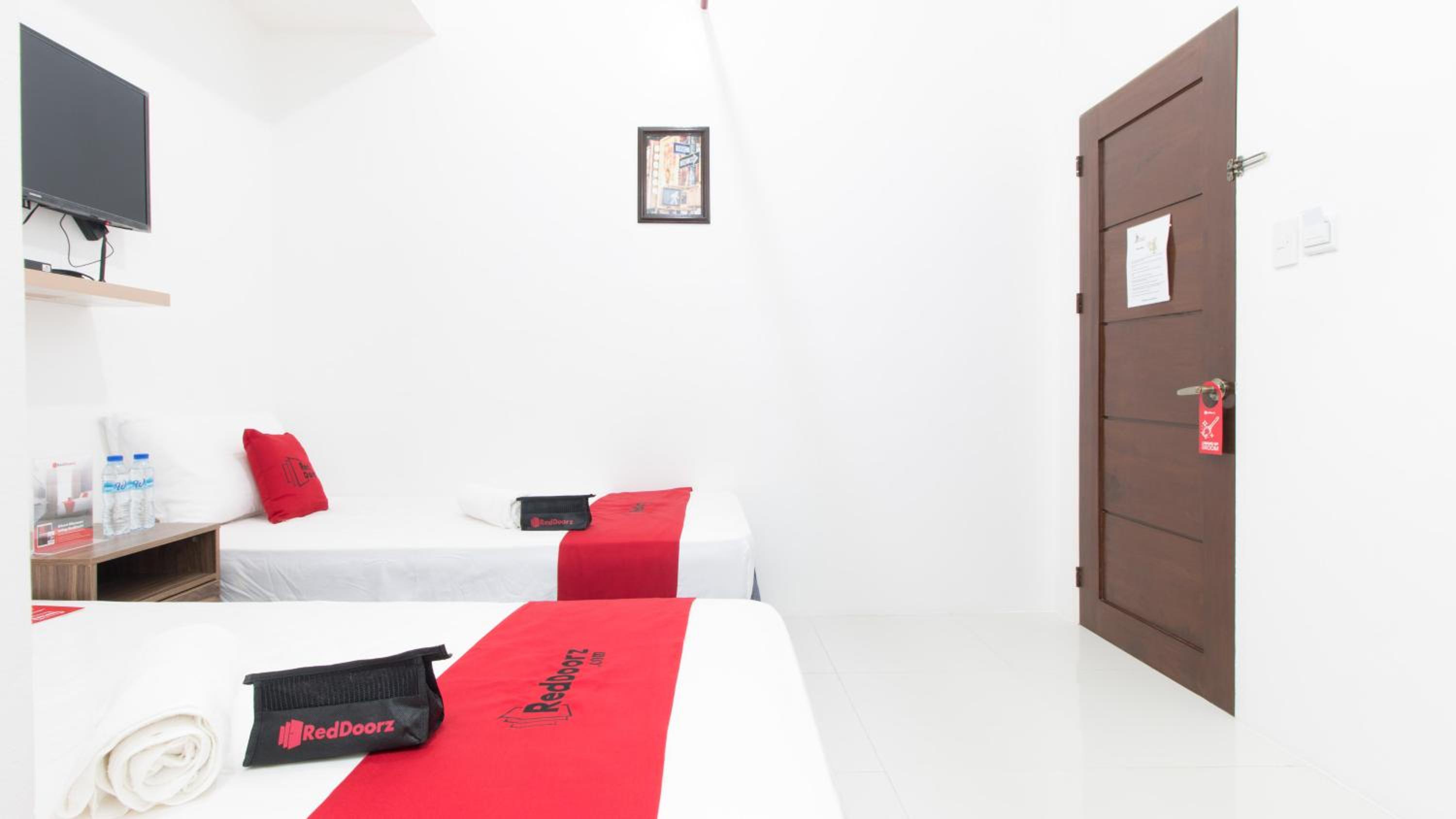 Standard Twin Room - Photo 1