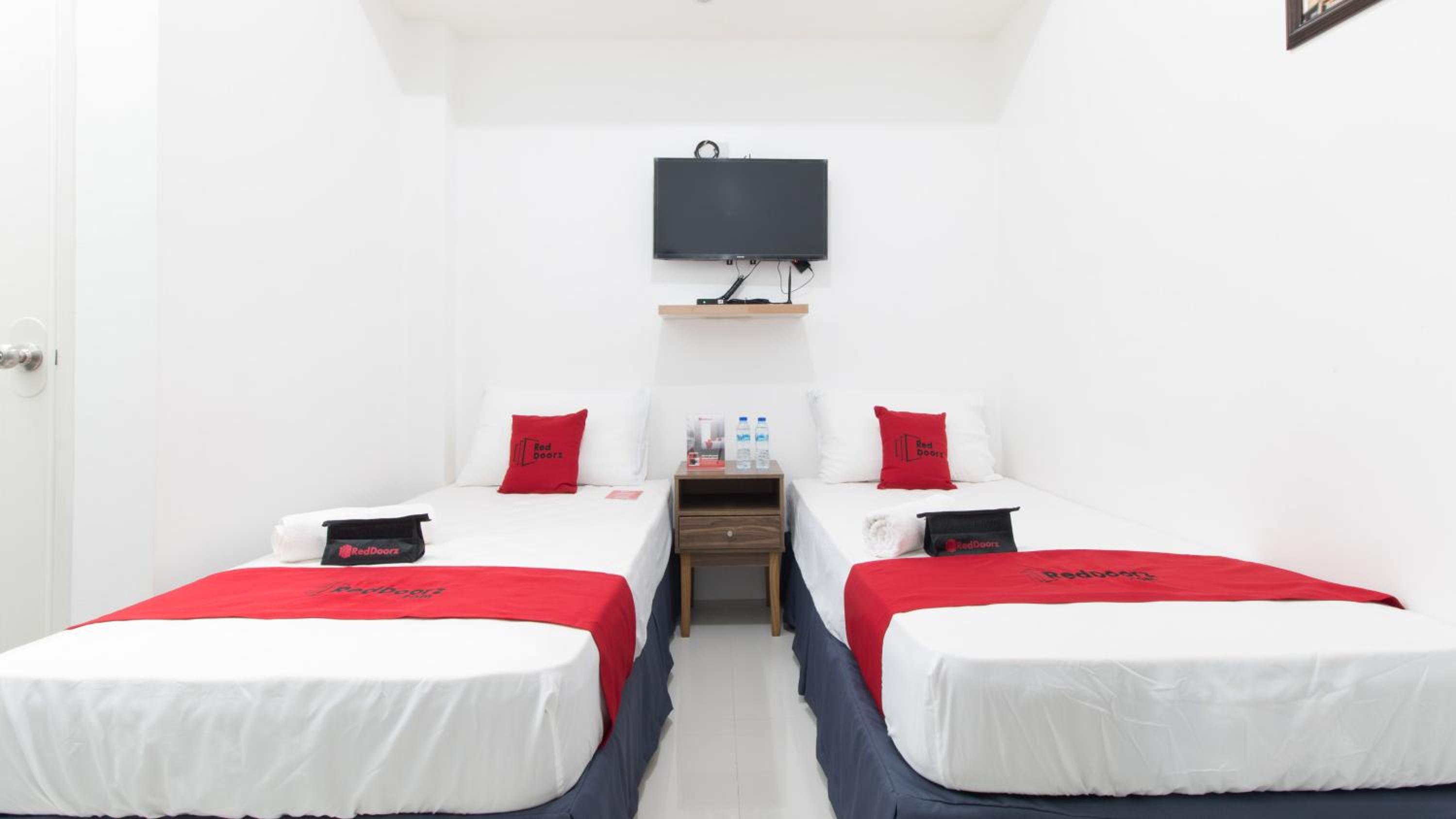 Standard Twin Room - Photo 4