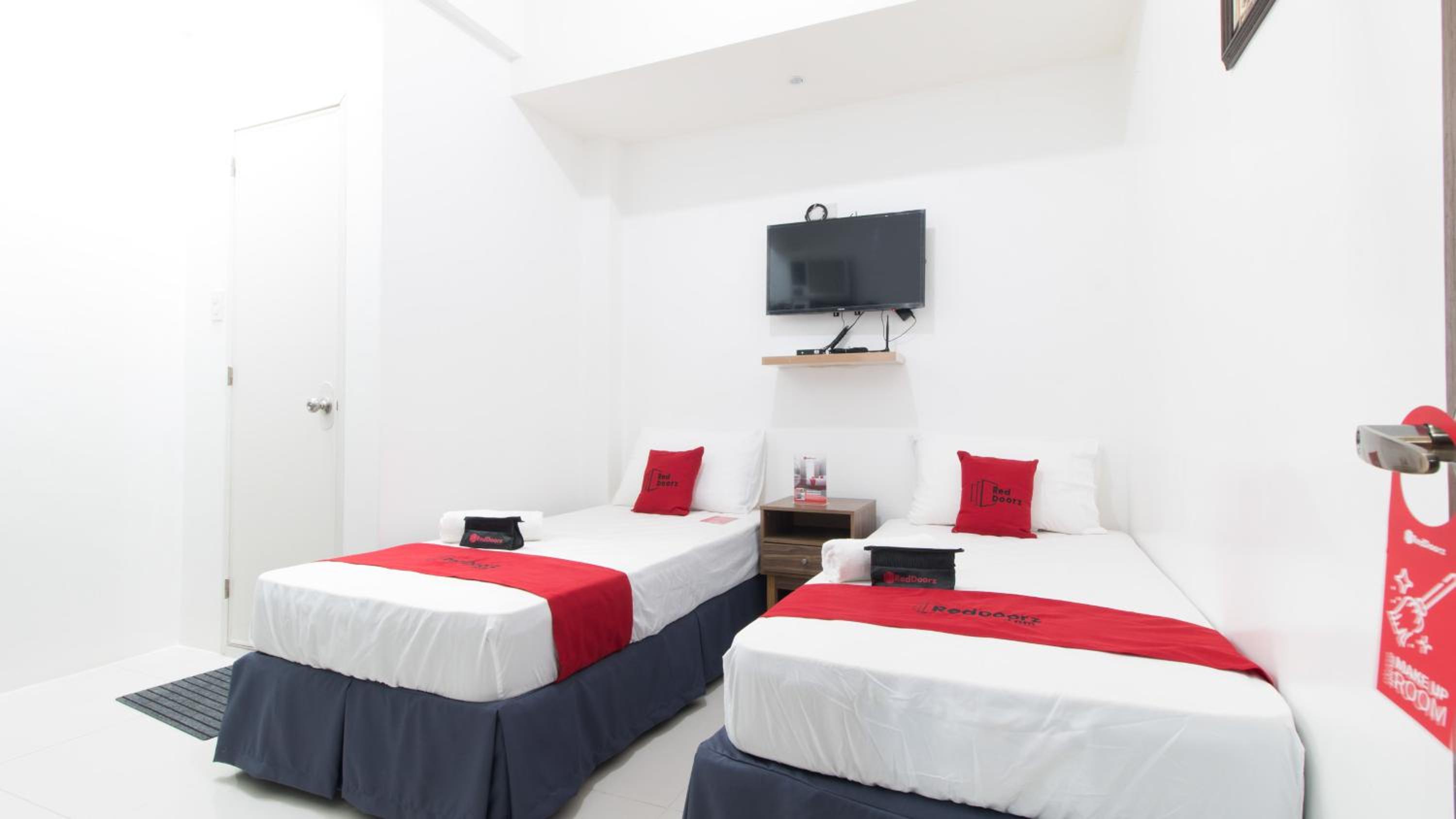 Standard Twin Room - Photo 5