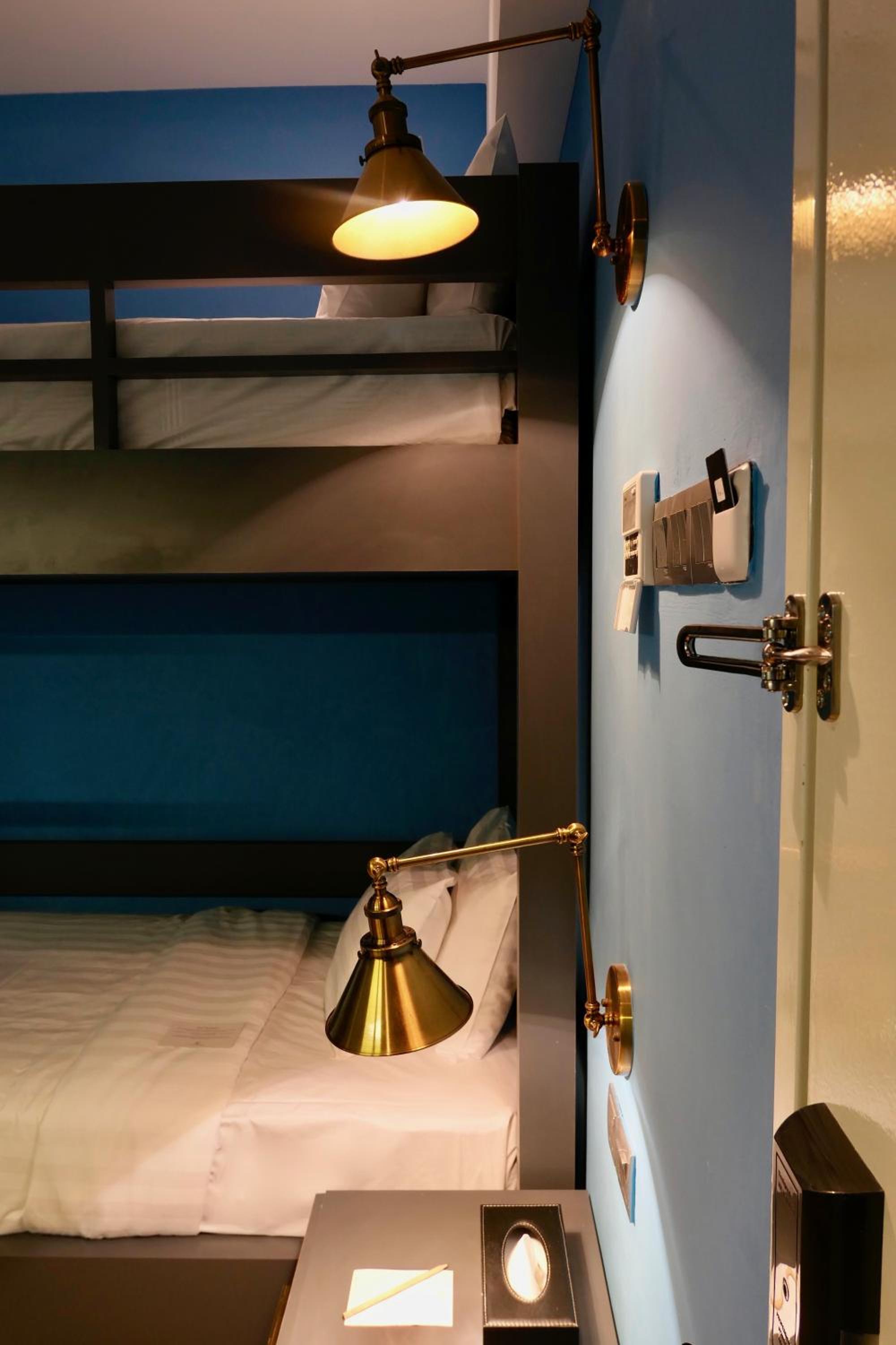 Attache Room - Photo 9