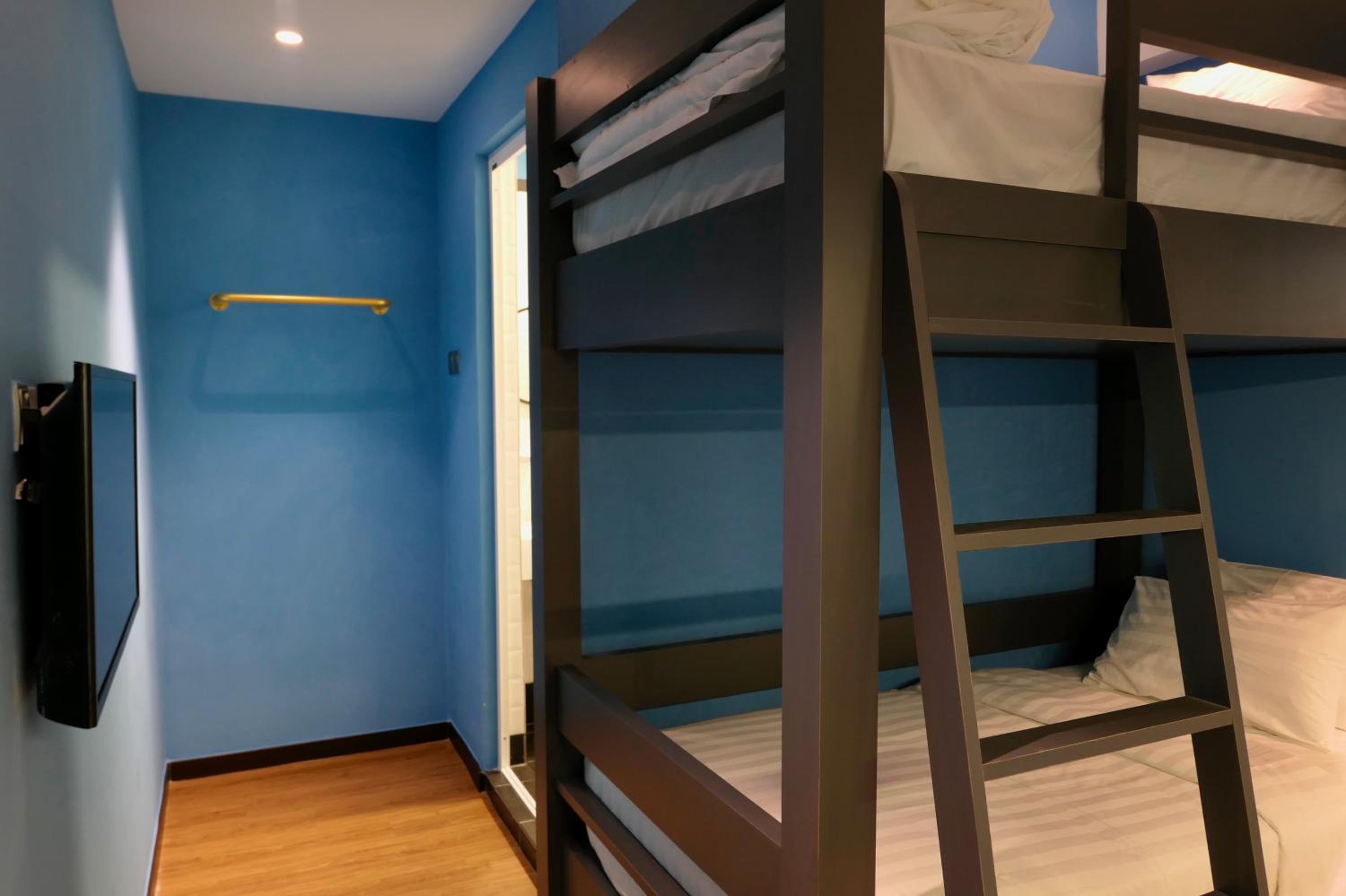 Attache Room - Photo 6