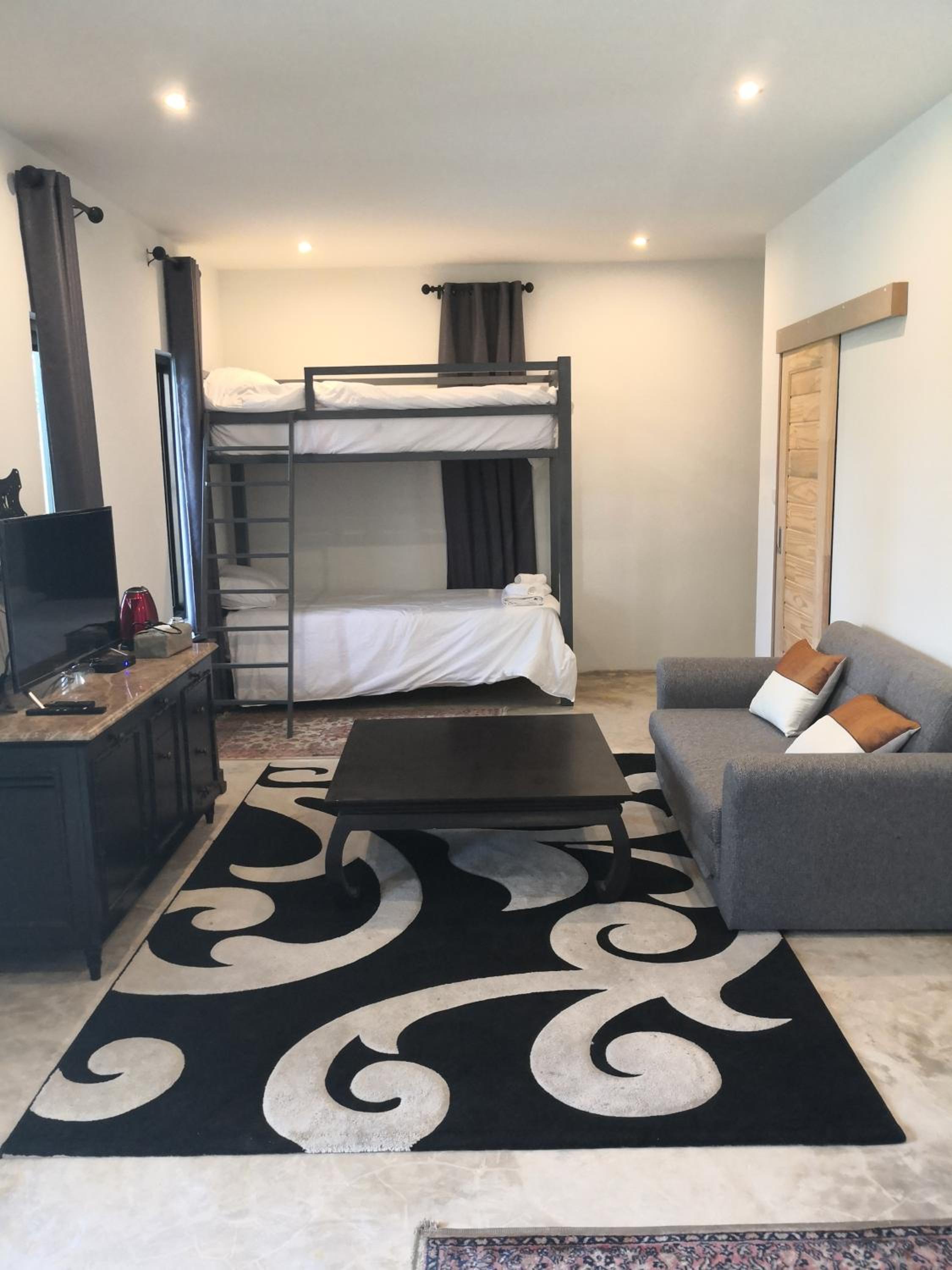 King Room with Pool View - Photo 1
