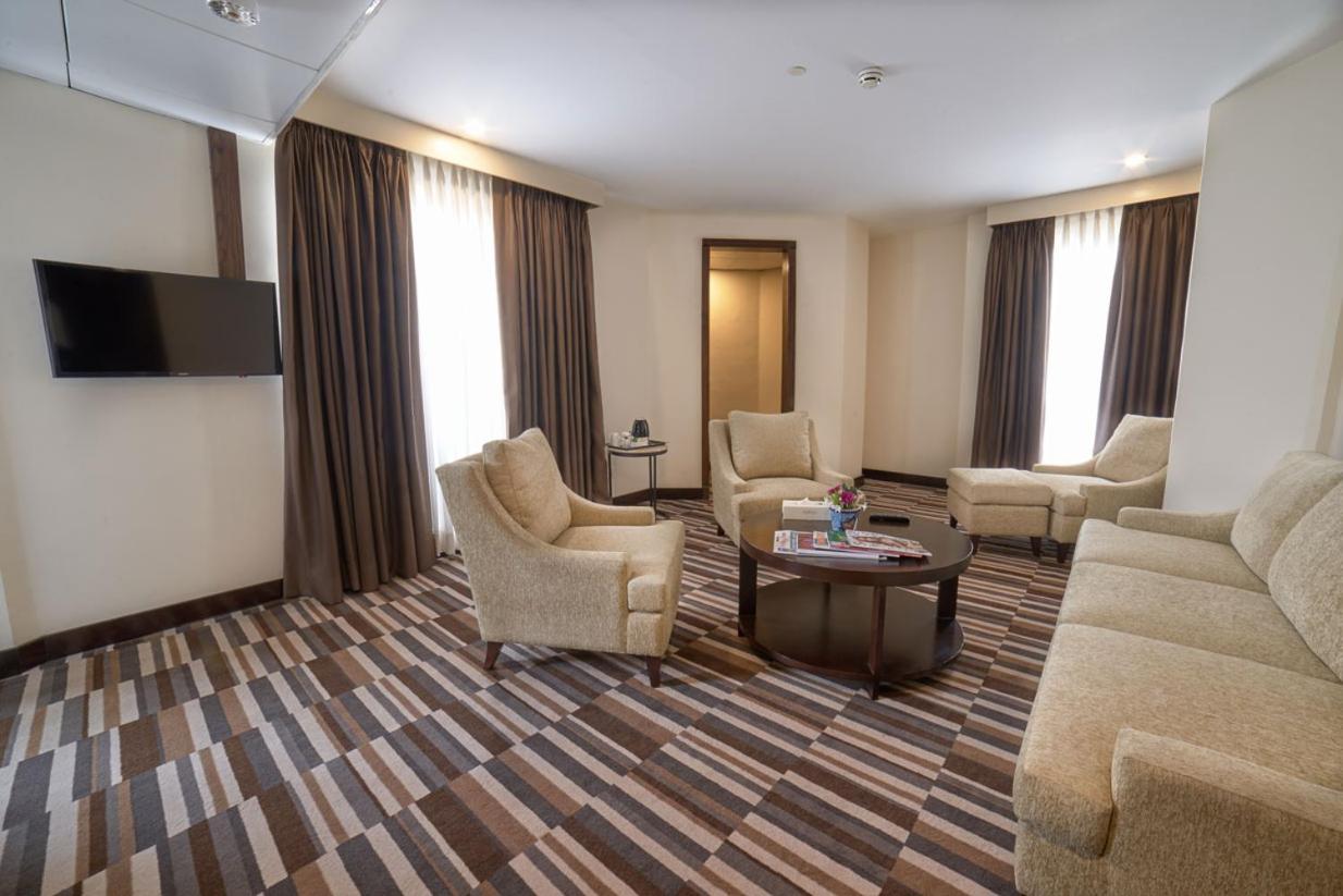 Deluxe Suite - Photo 2