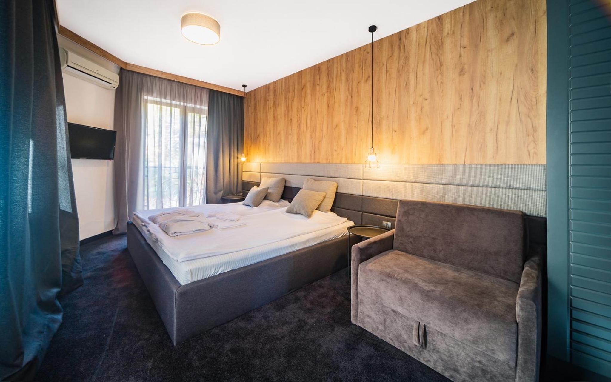 Double Room with Balcony and Mountain View - Photo 11