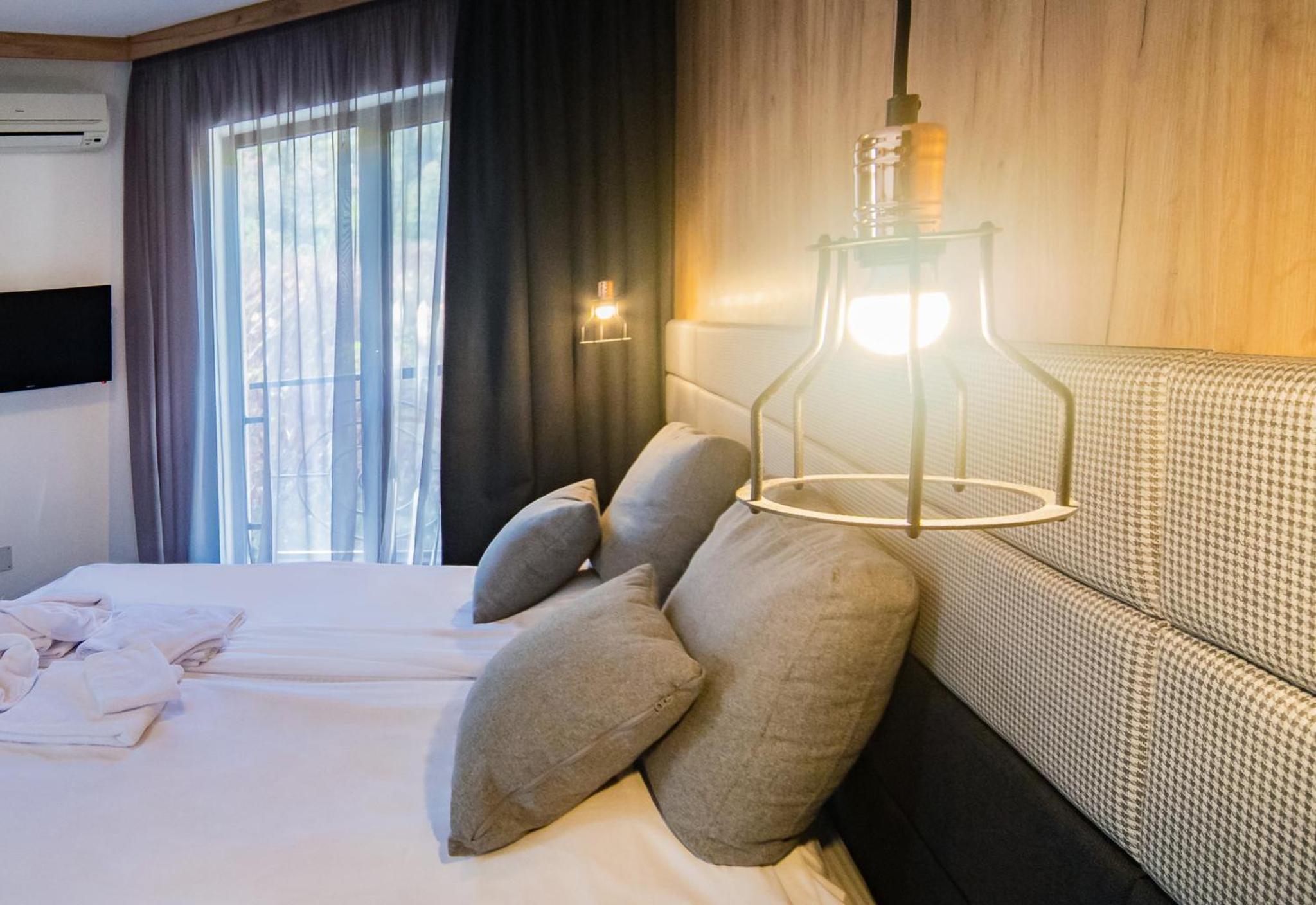 Double Room with Balcony and Mountain View - Photo 8