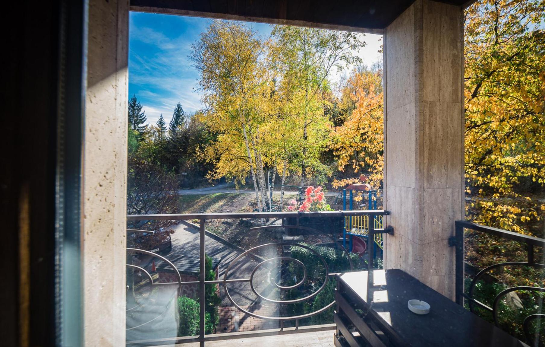 Double Room with Balcony and Mountain View - Photo 9