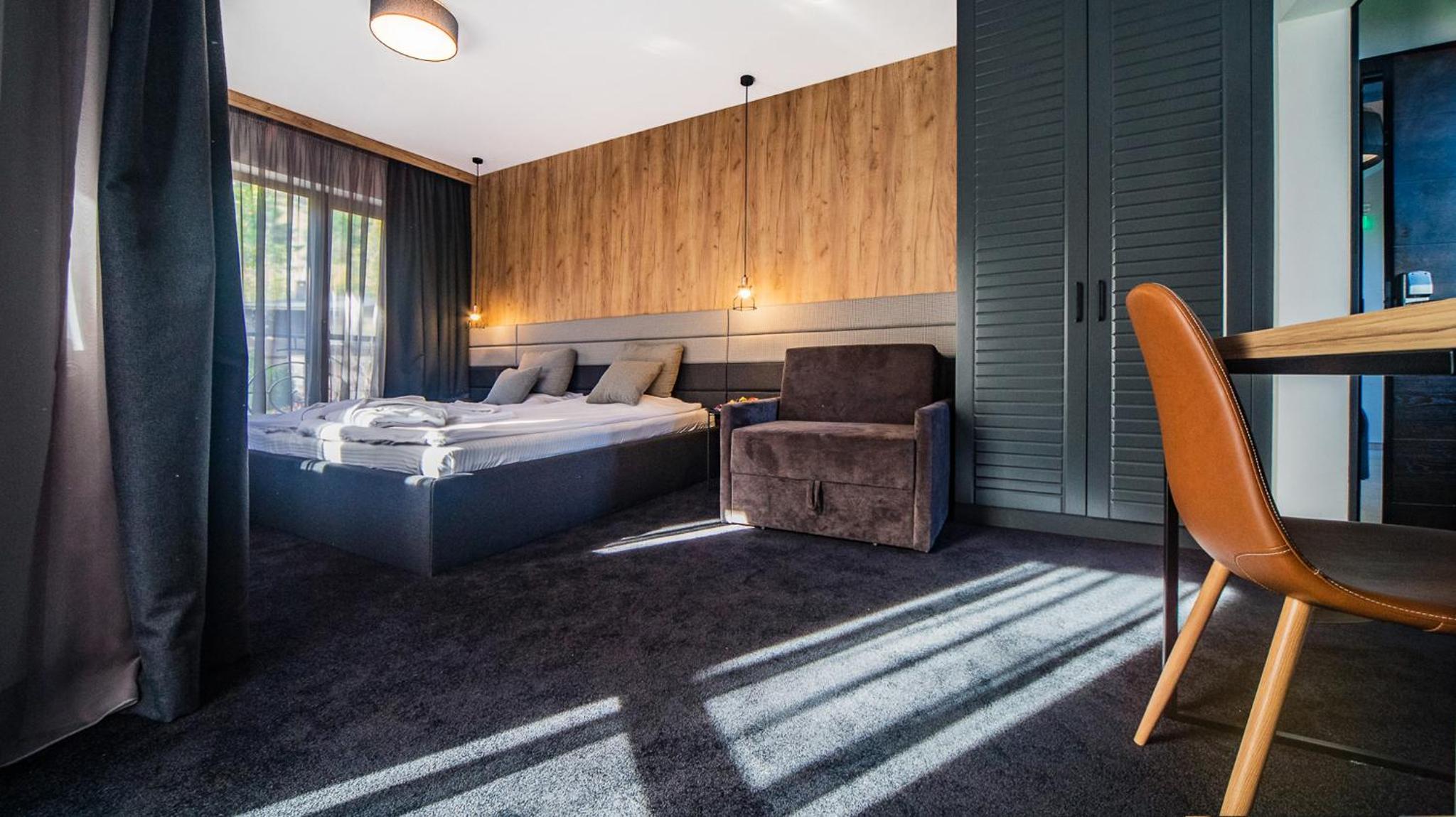 Double Room with Balcony and Mountain View - Photo 7