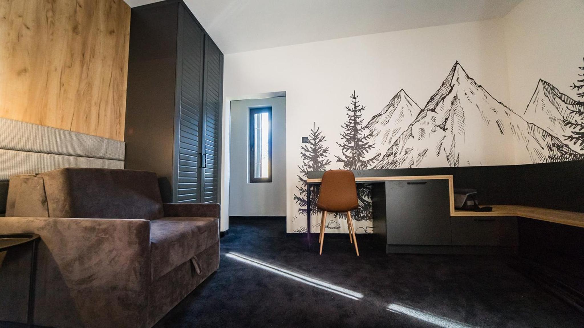 Double Room with Balcony and Mountain View - Photo 6