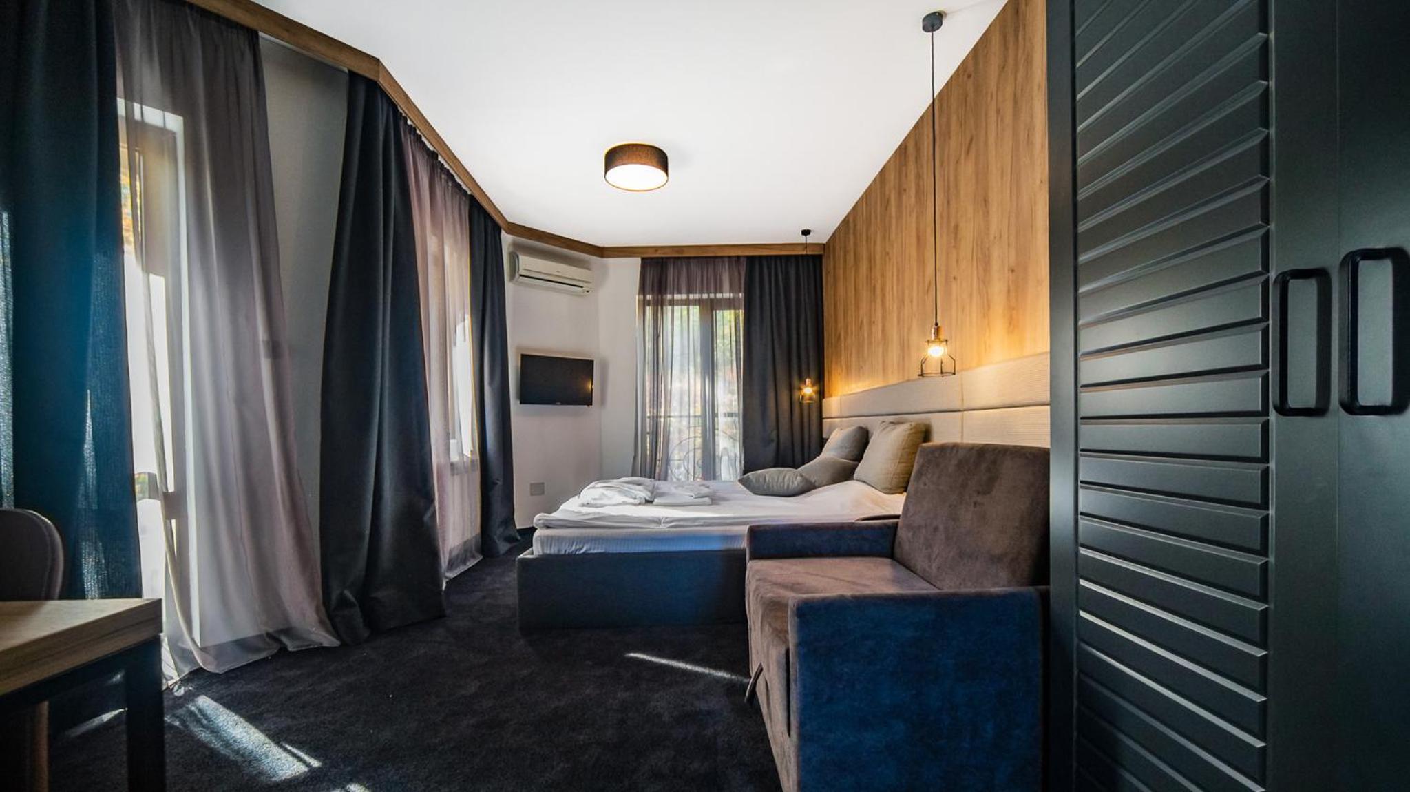 Double Room with Balcony and Mountain View - Photo 5