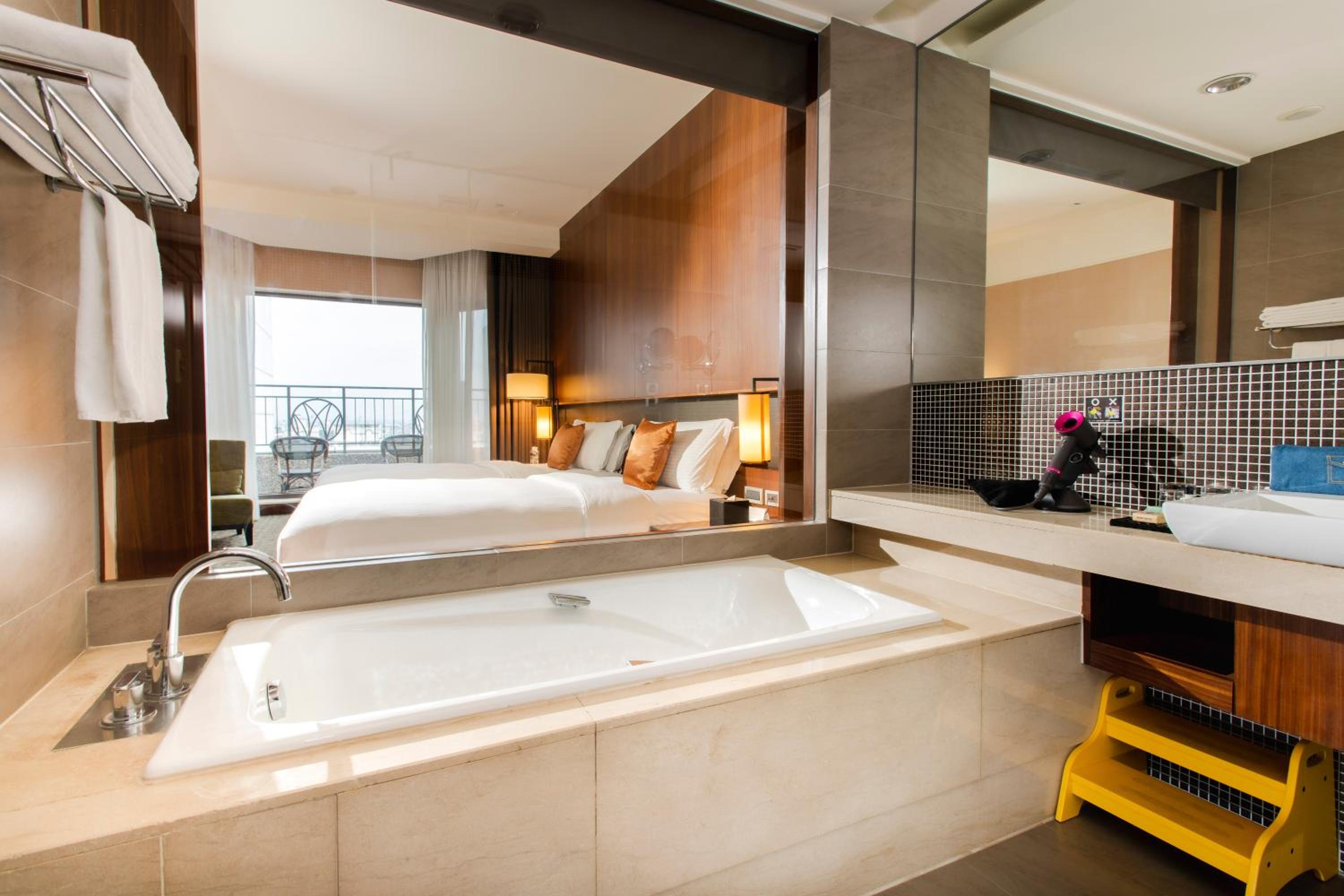 Classic Twin Room with Balcony photo 3