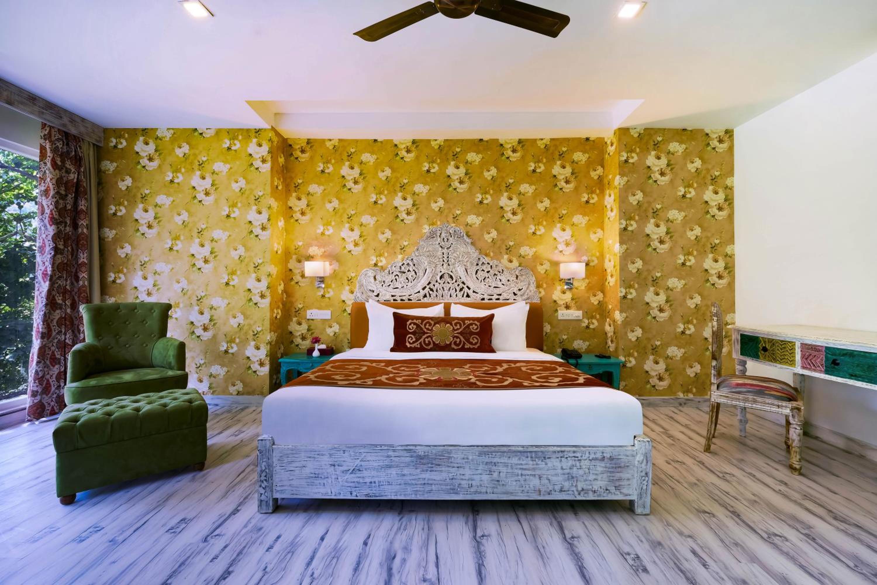 	Executive Ganges View Room with Private Balcony - Photo 3