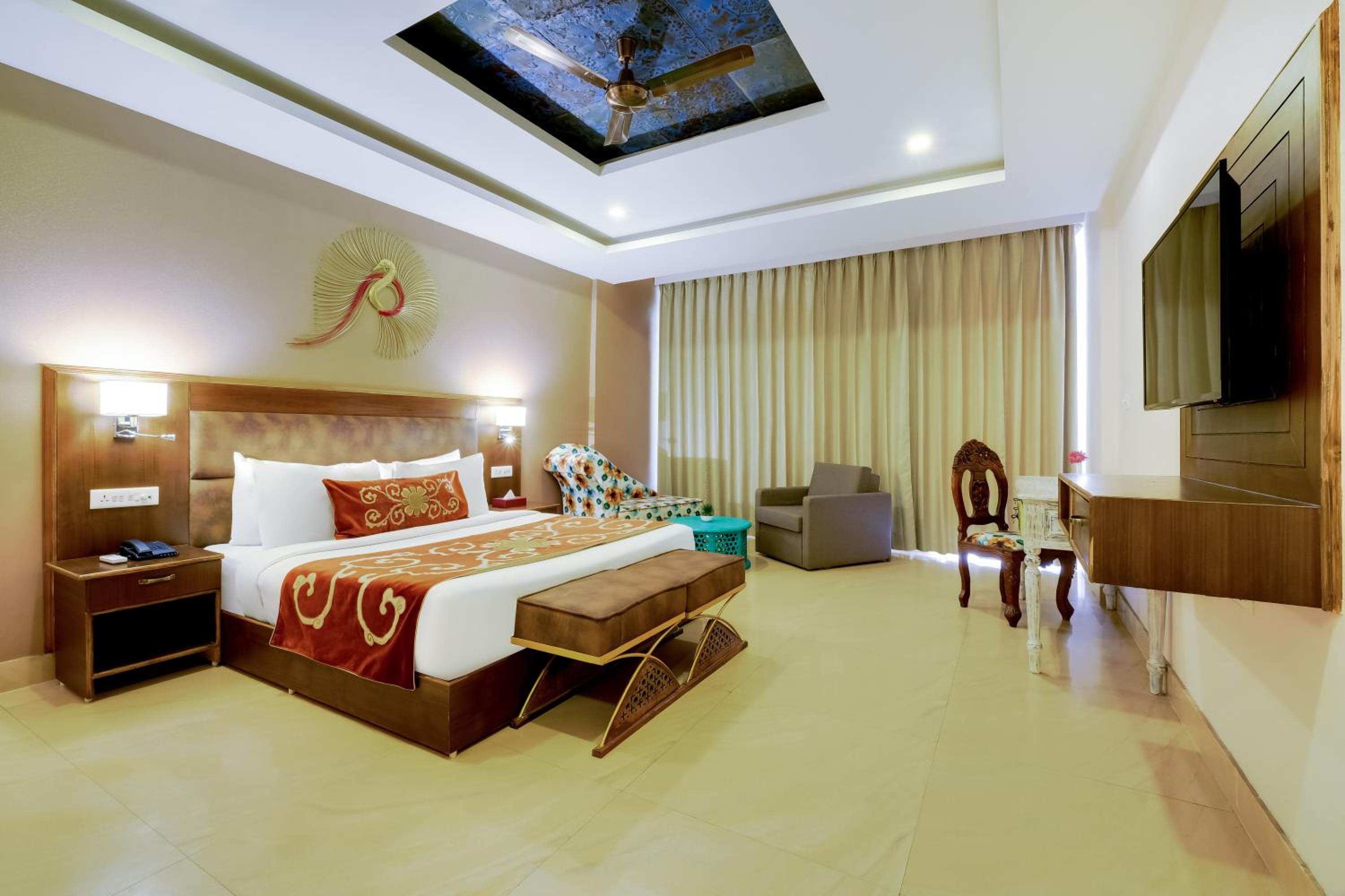 Deluxe Ganges View Room with Private Balcony - Photo 3