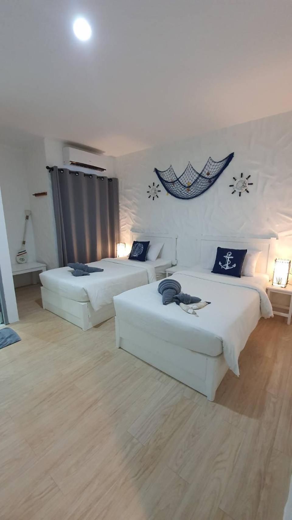 Standard Twin Room - Photo 9