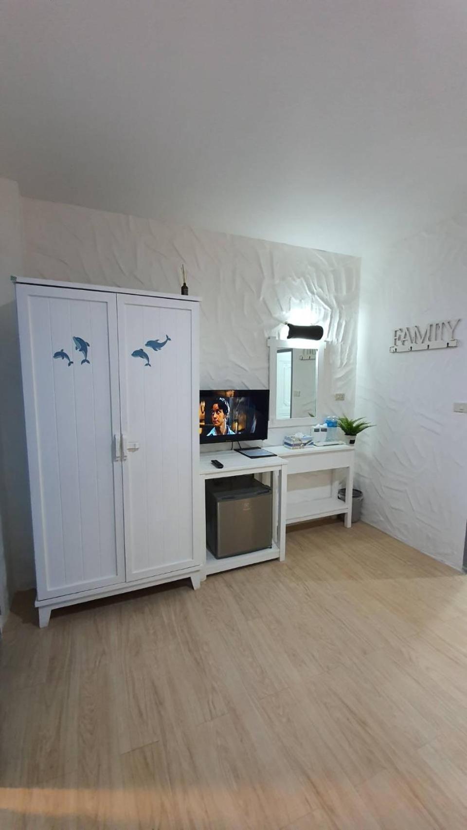 Standard Twin Room - Photo 1