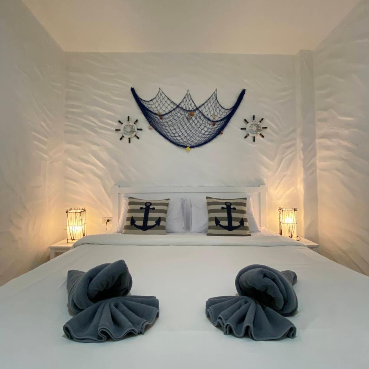Standard Double Room - Photo 11