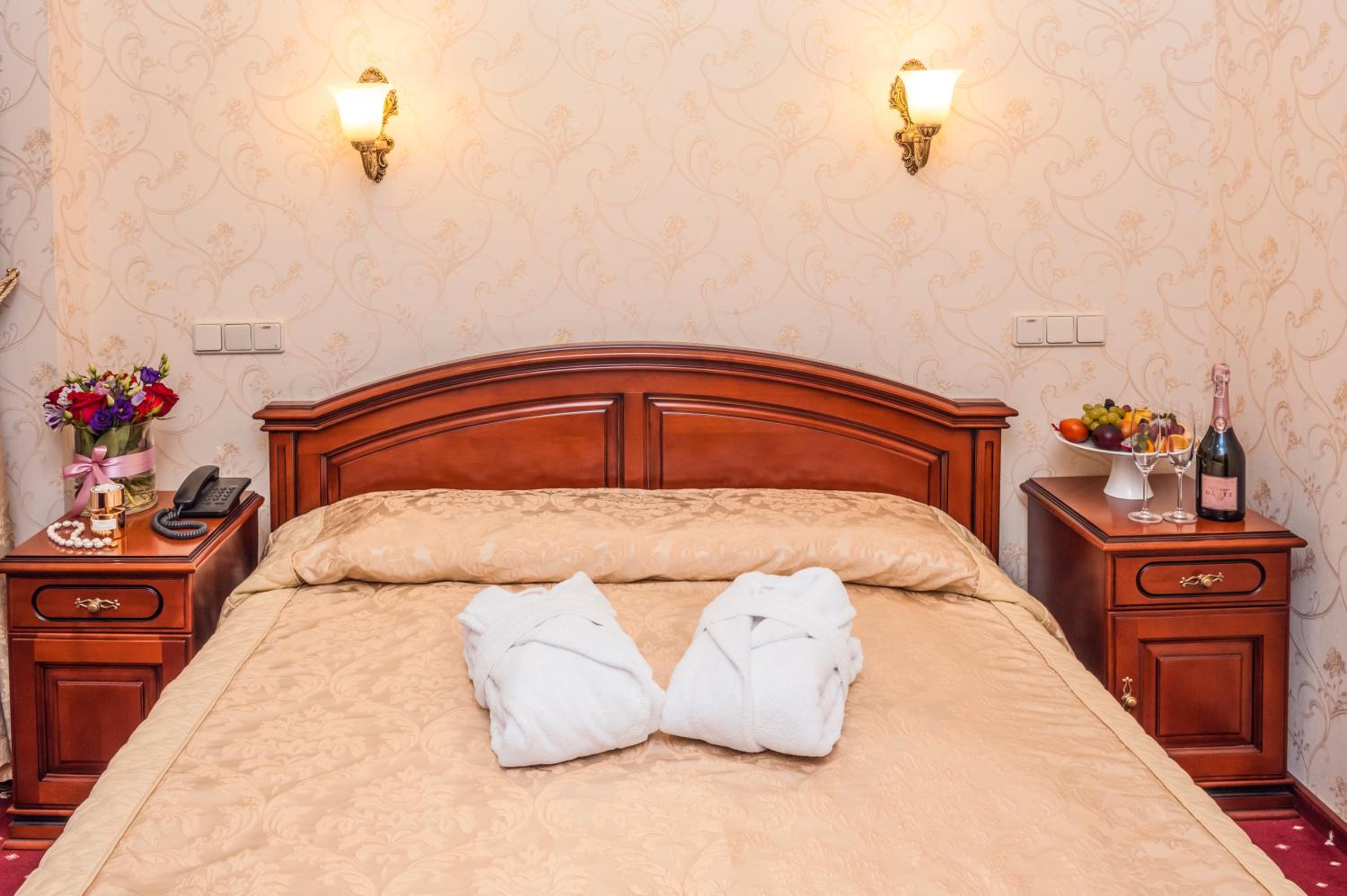 Deluxe Double Room (2 Adults + 1 Child) photo 2