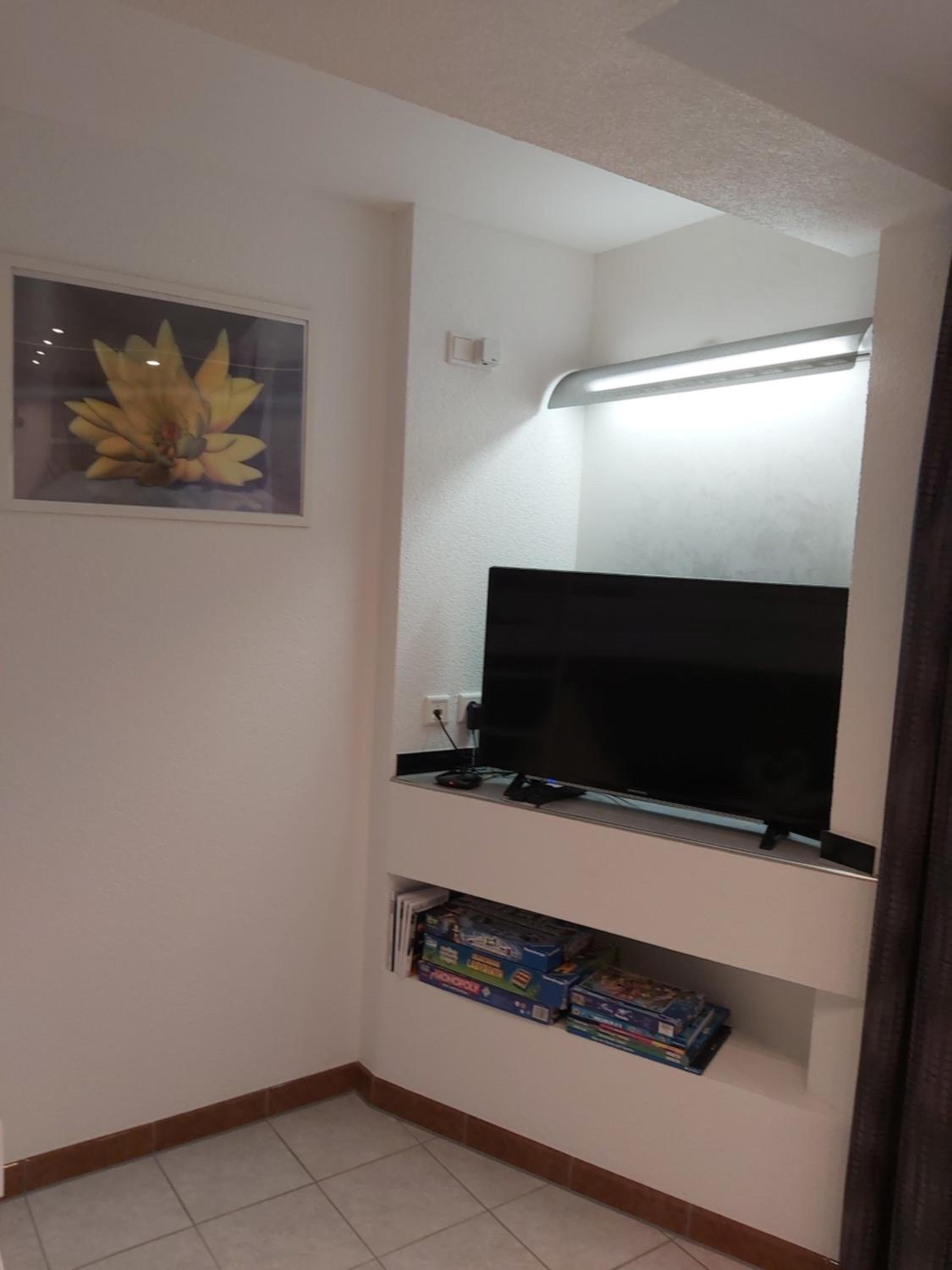 One-Bedroom Apartment - Photo 27