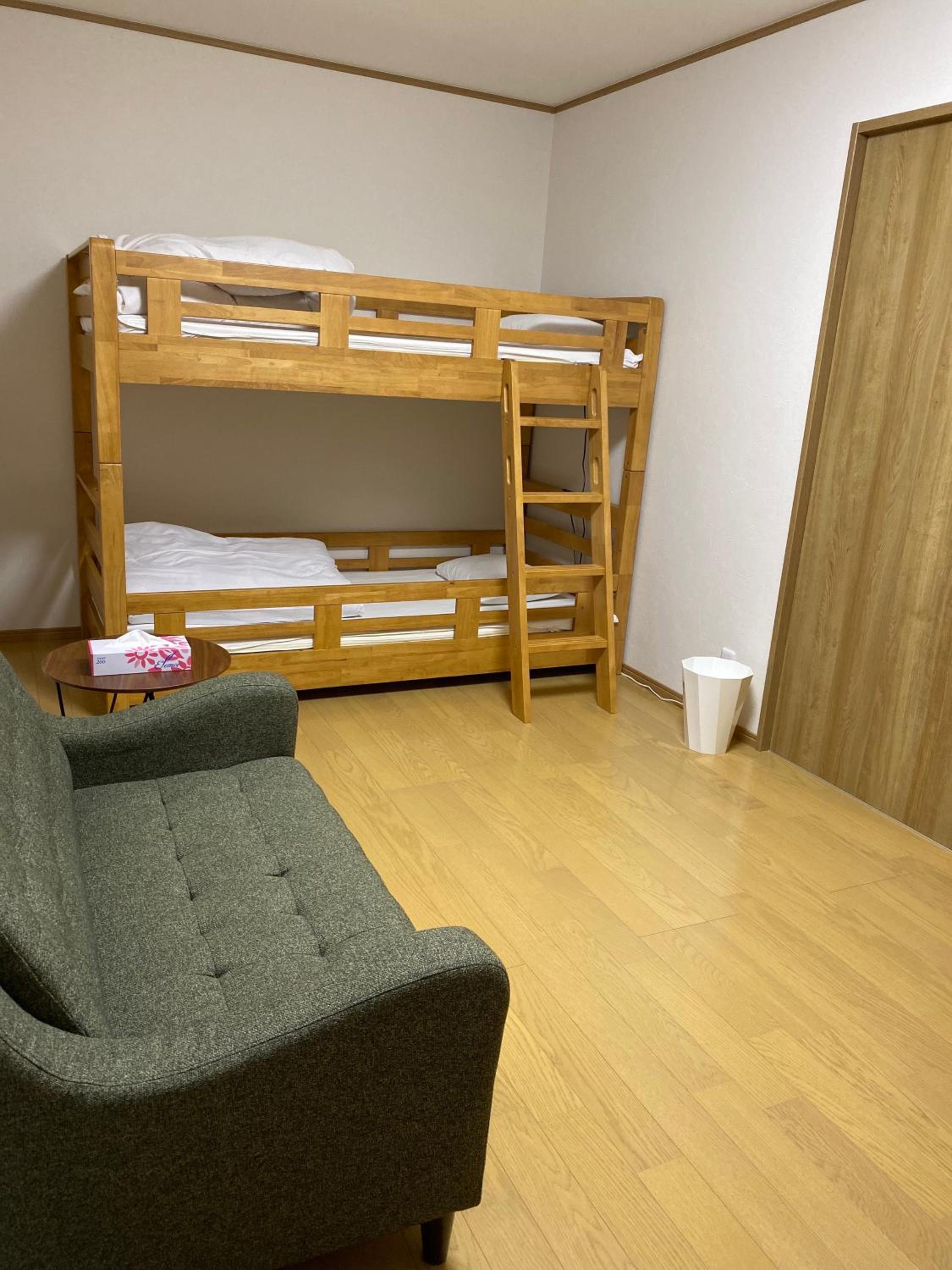 Economy Quadruple Room - Photo 1