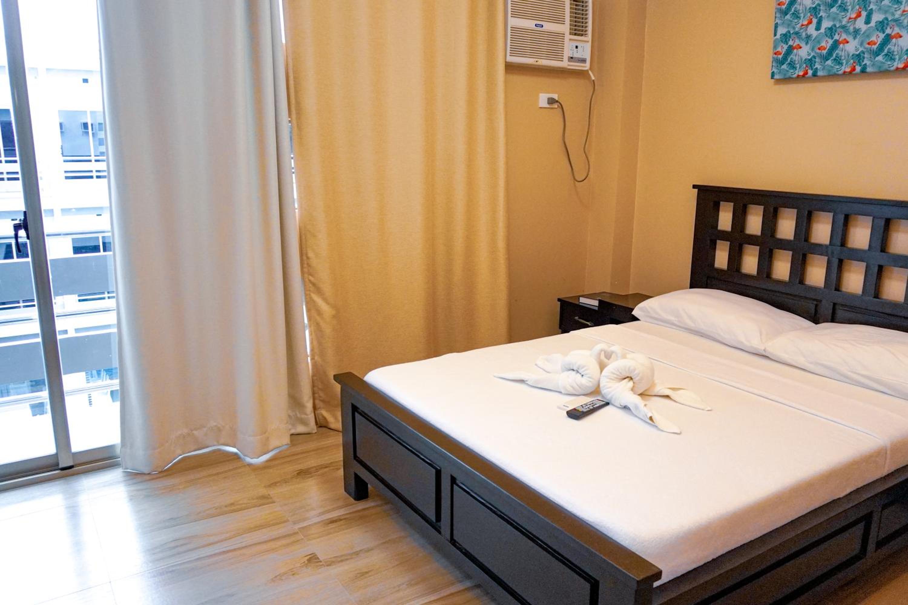 Deluxe Double Room with Balcony - Photo 5