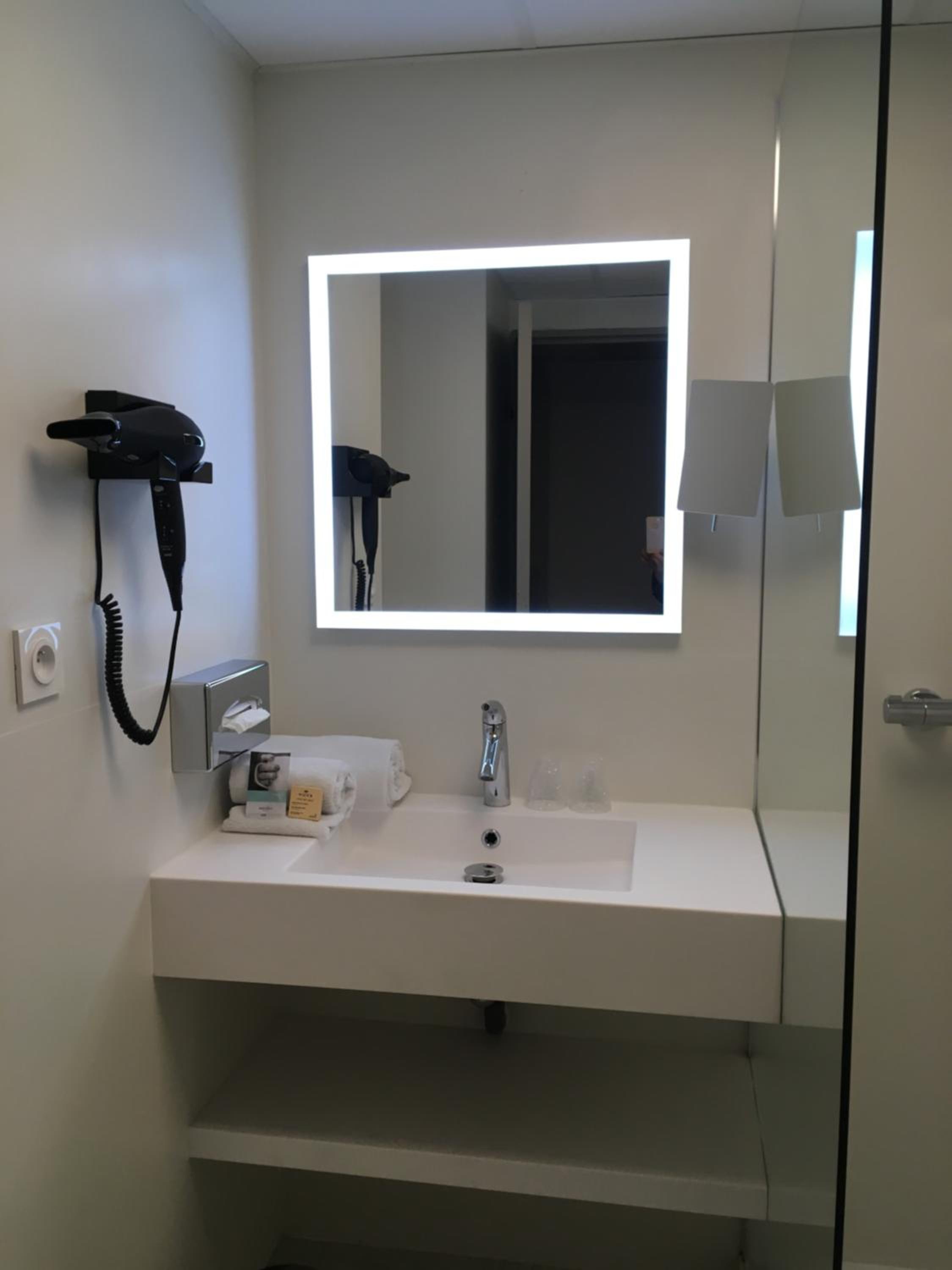 Standard Twin Room - Photo 6
