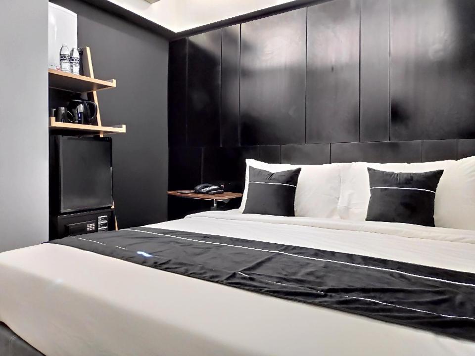 Violet Standard Room - Photo 6