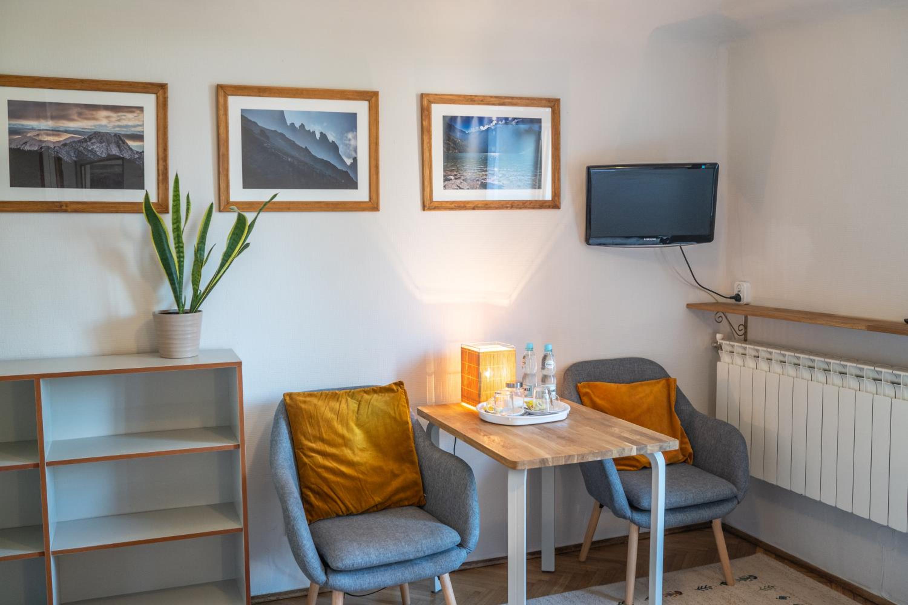 Standard Double Room with Balcony - Photo 8