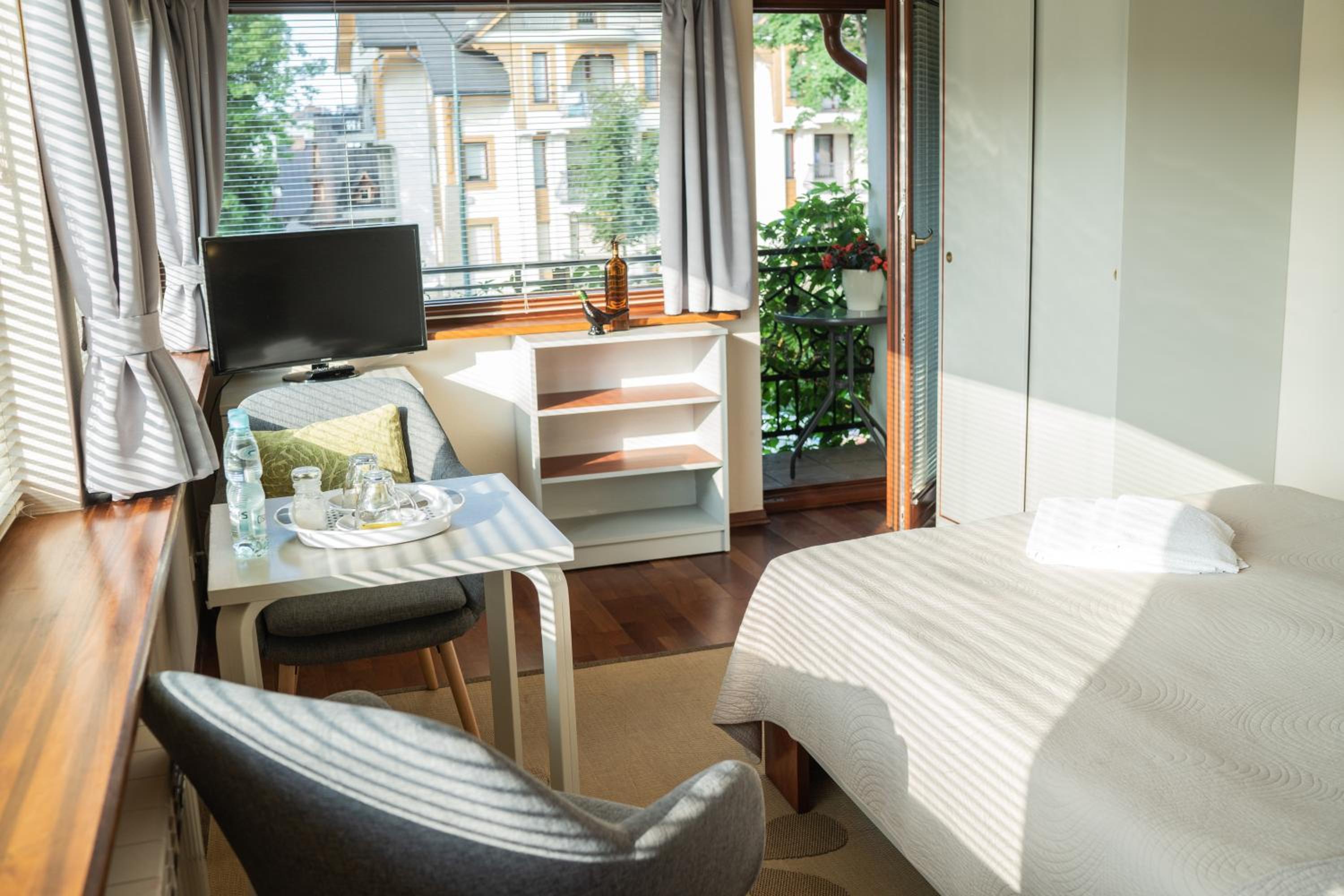 Standard Double Room with Balcony - Photo 5