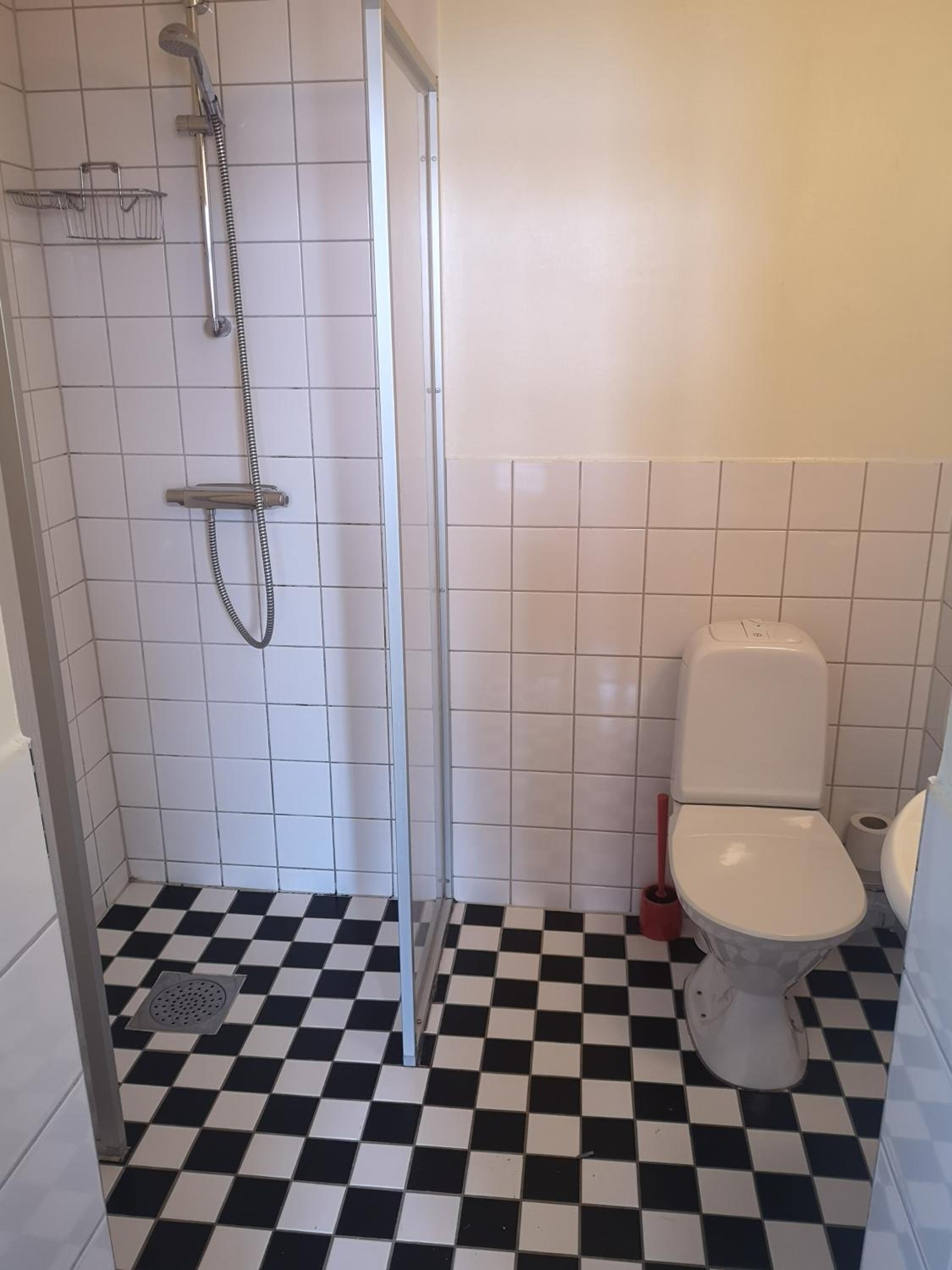 Single Room with Shared Shower and Toilet photo 2