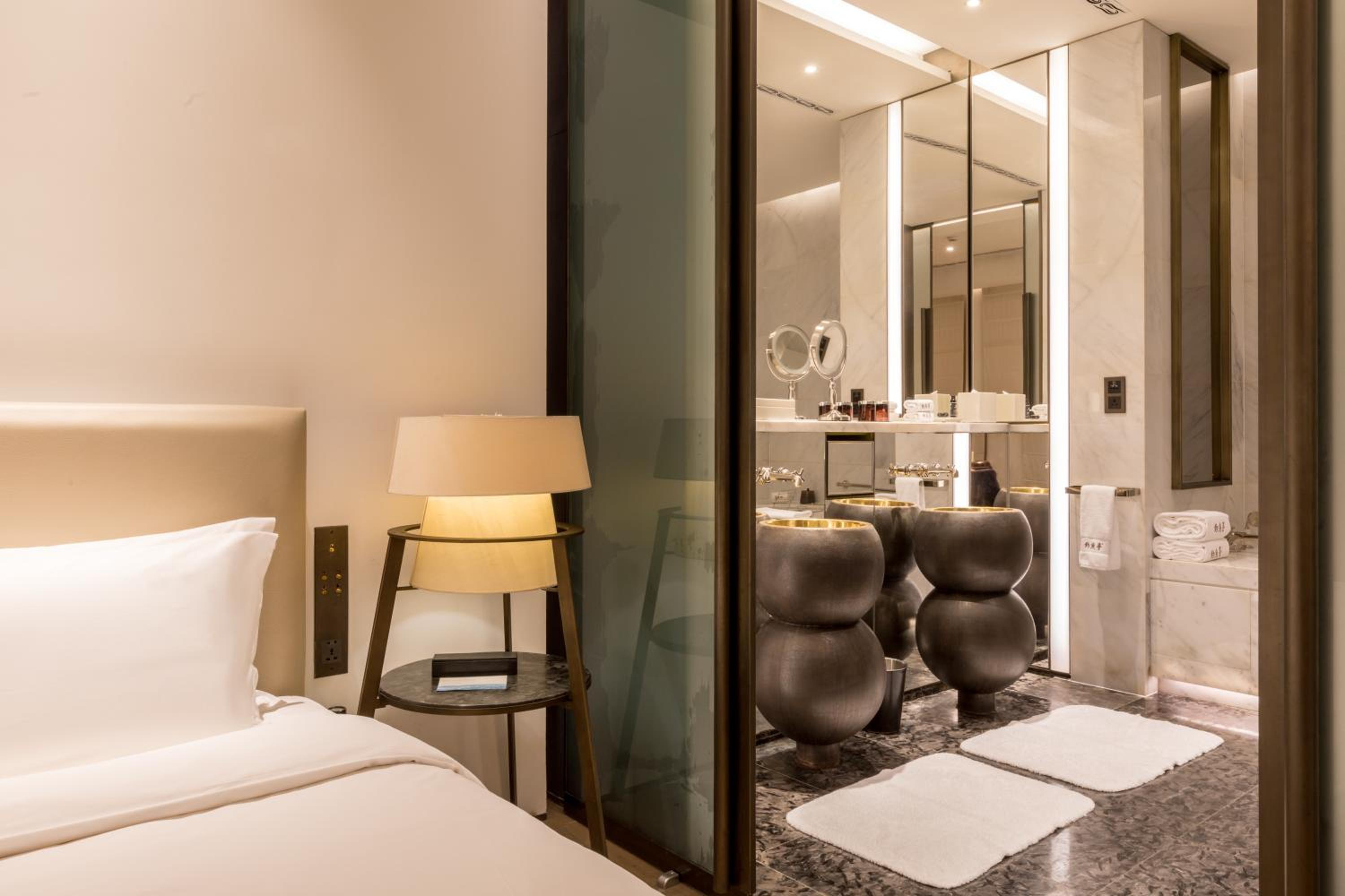 Premier King Room photo 3