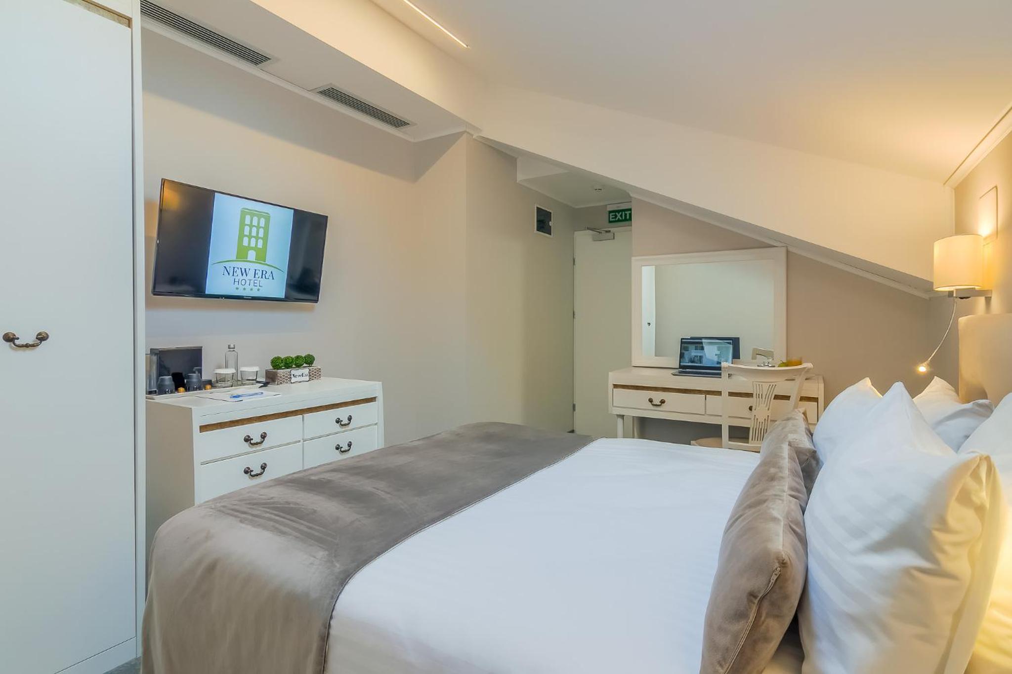Attic Deluxe Double Room with Window Ceiling