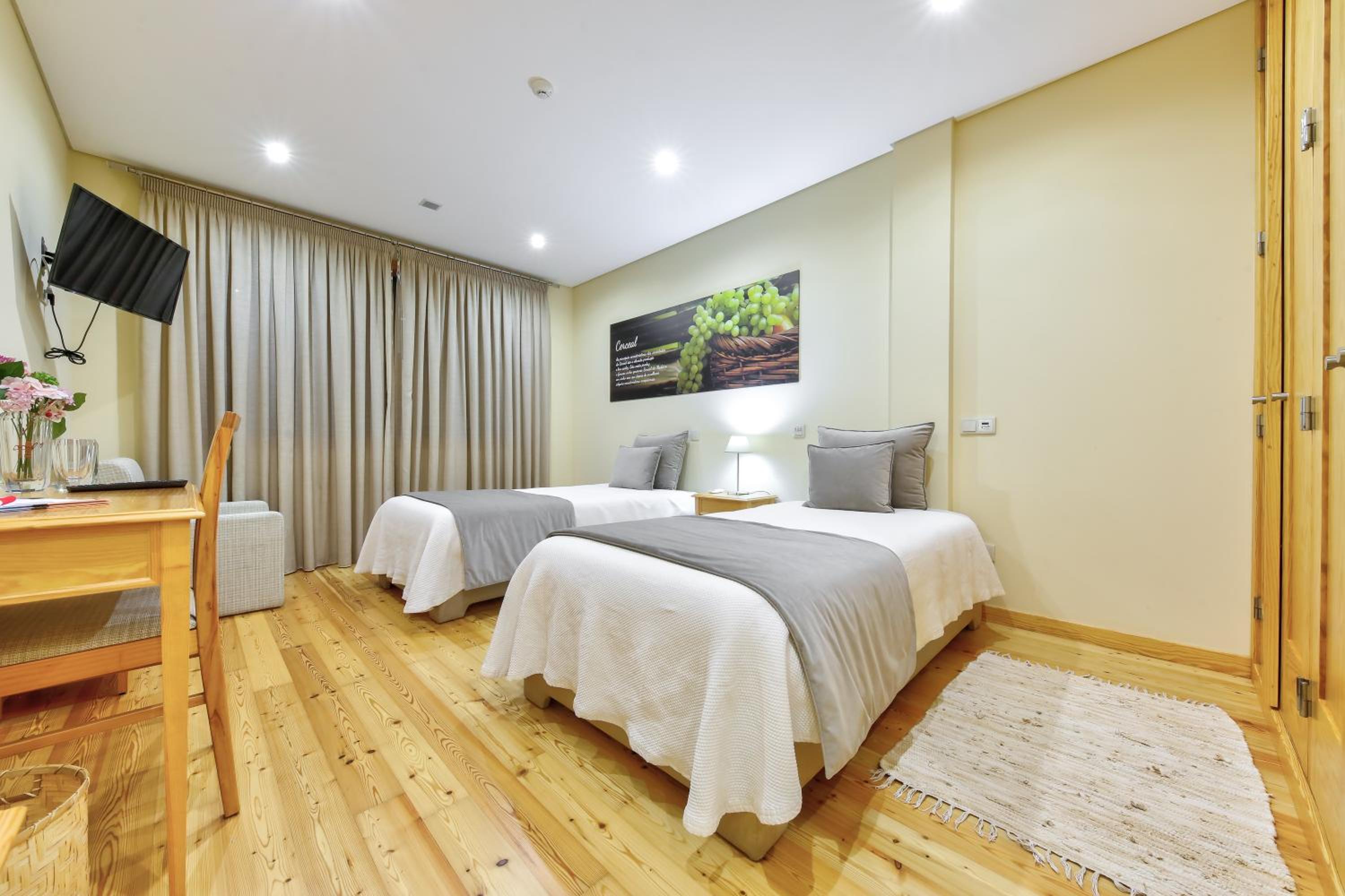 Deluxe Double Room - Photo 9