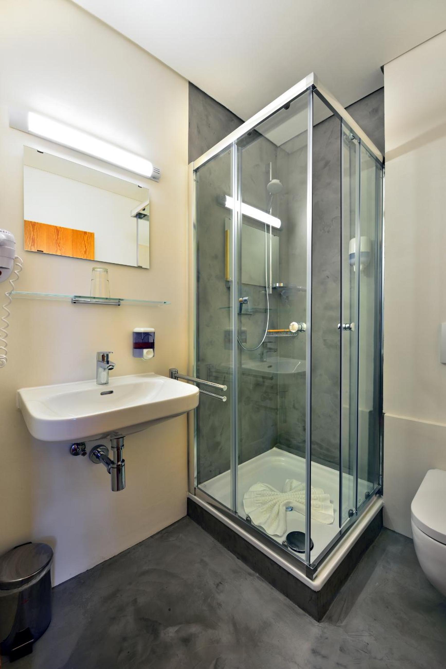 Single Room with Bathroom photo 3