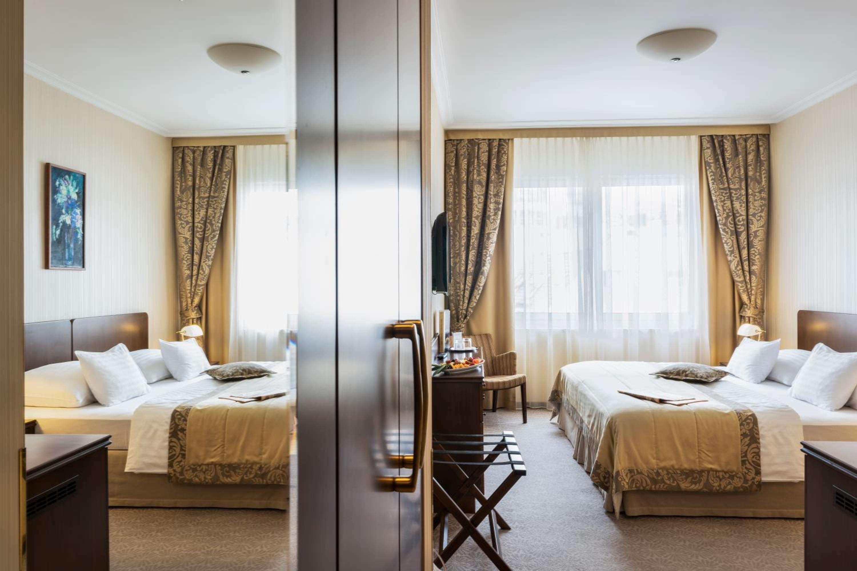 Standard Double or Twin Room - Photo 3