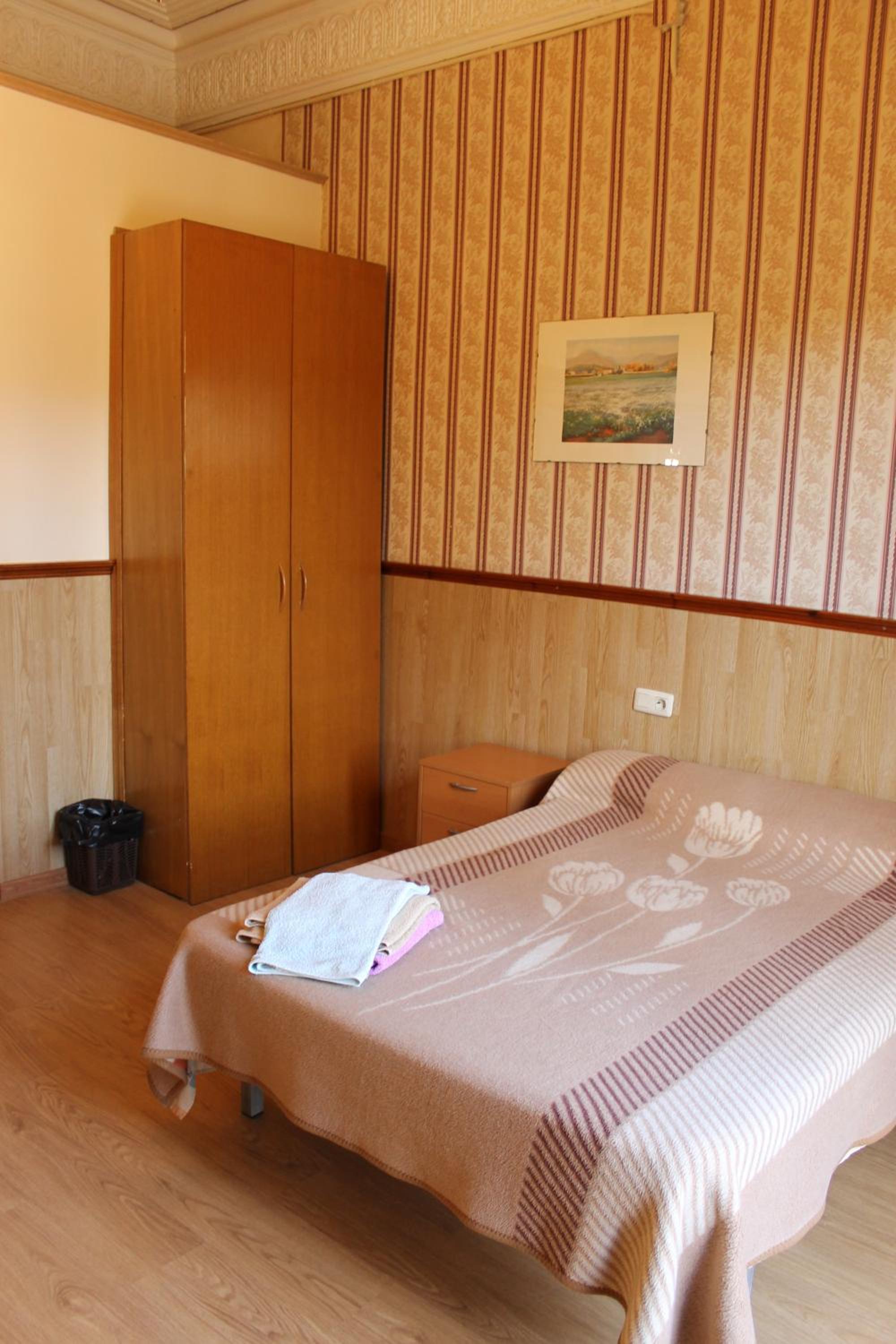 Double or Twin Room with Private Bathroom and View photo 3